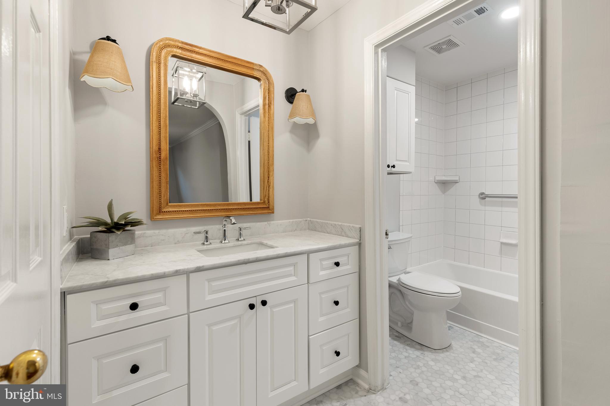 THE GABLES ON TUCKERMAN - Residential Lease