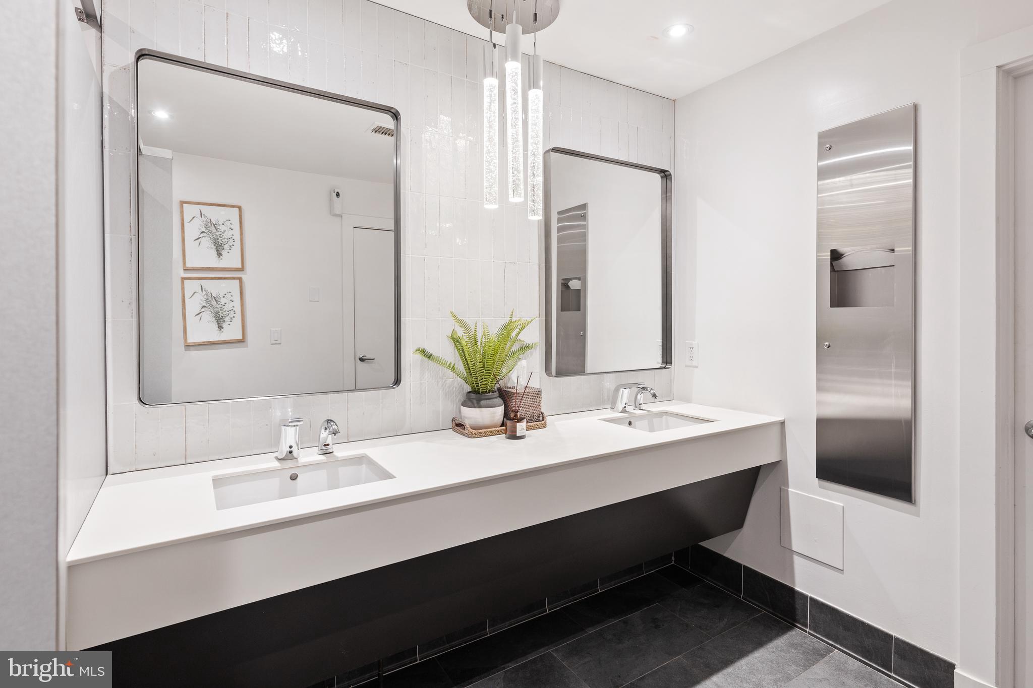 THE GABLES ON TUCKERMAN - Residential Lease