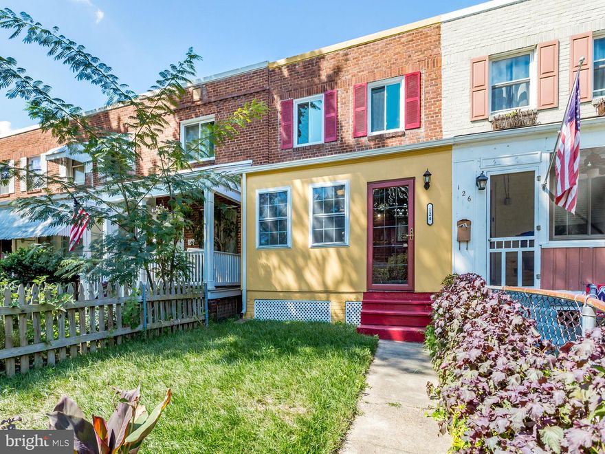 Absolutely Gorgeous  Updated Features Include: Lovely Granite Counter Tops, Amazing Stainless Appliances, and Cabinets! Spectacular Lower Level Updated With Fabulous Full Bath! Kenmore Elite Front Load Washer and Dryer! Second Level Bath is Fantastic Too! Gorgeous Ceiling Fans and Light Fixtures Throughout! Closed In Front Porch Offering A Wonderful Space To Relax And Enjoy The View!