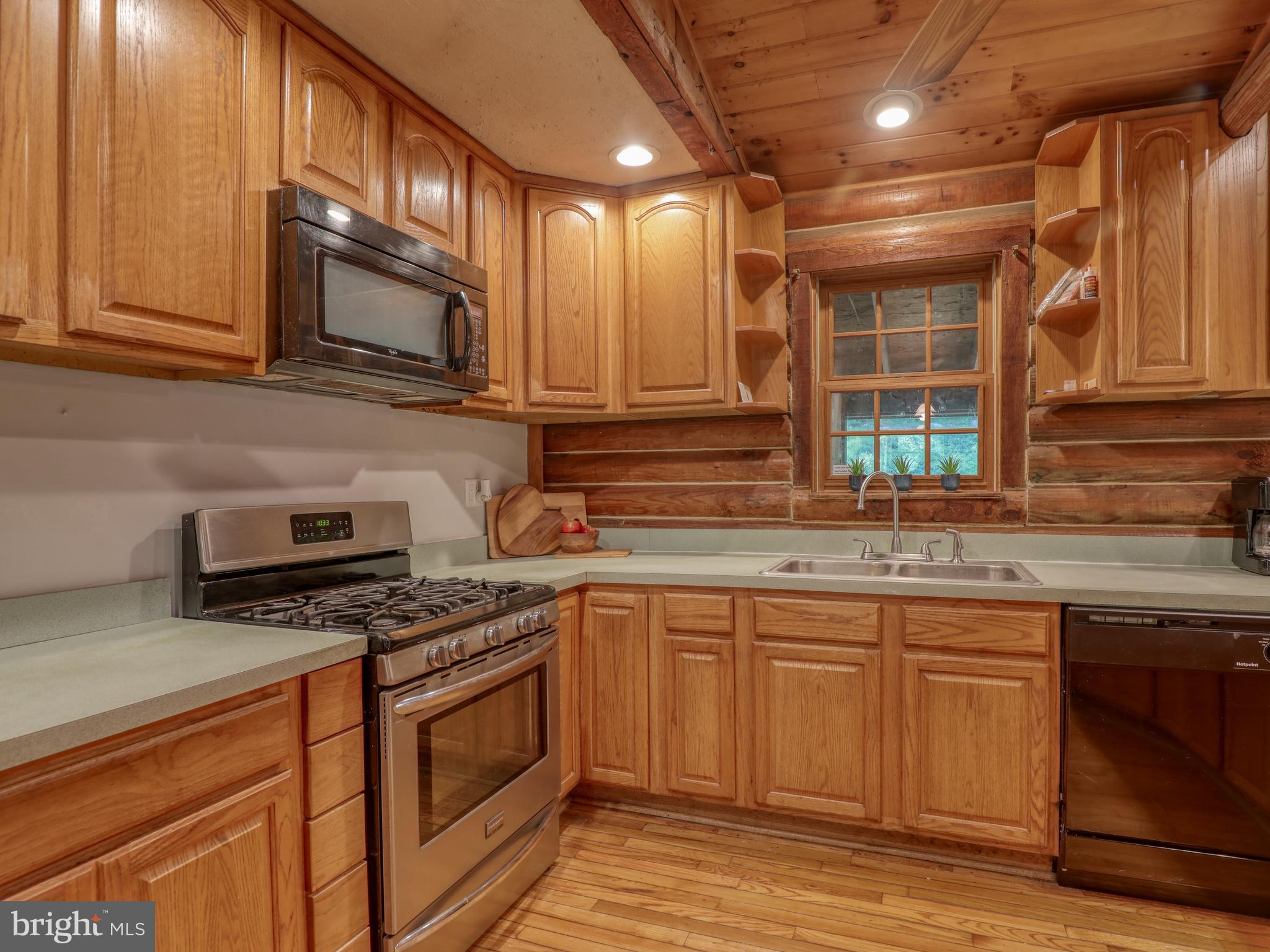 OWL HOLLOW CABINS - Residential