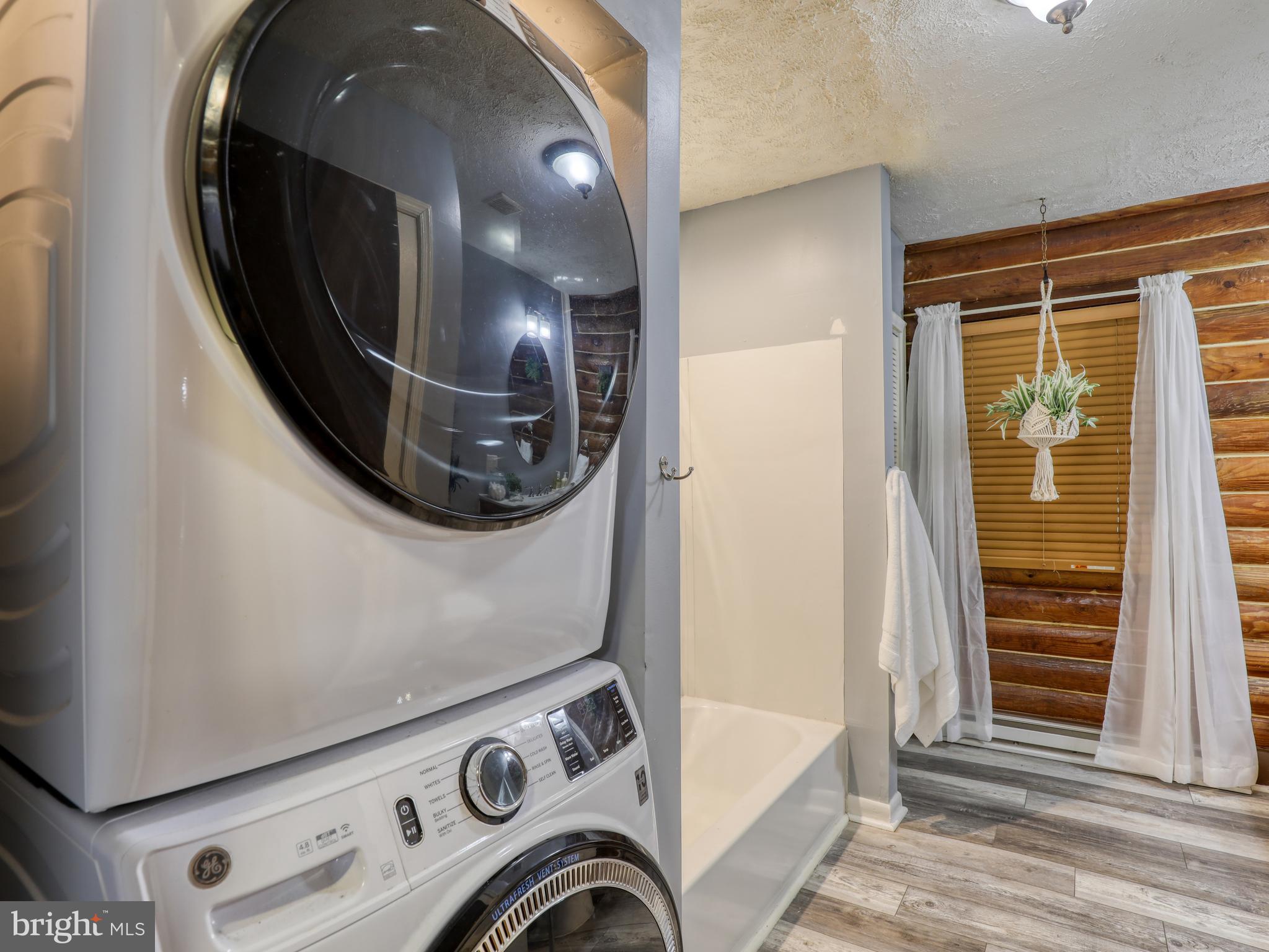 OWL HOLLOW CABINS - Residential