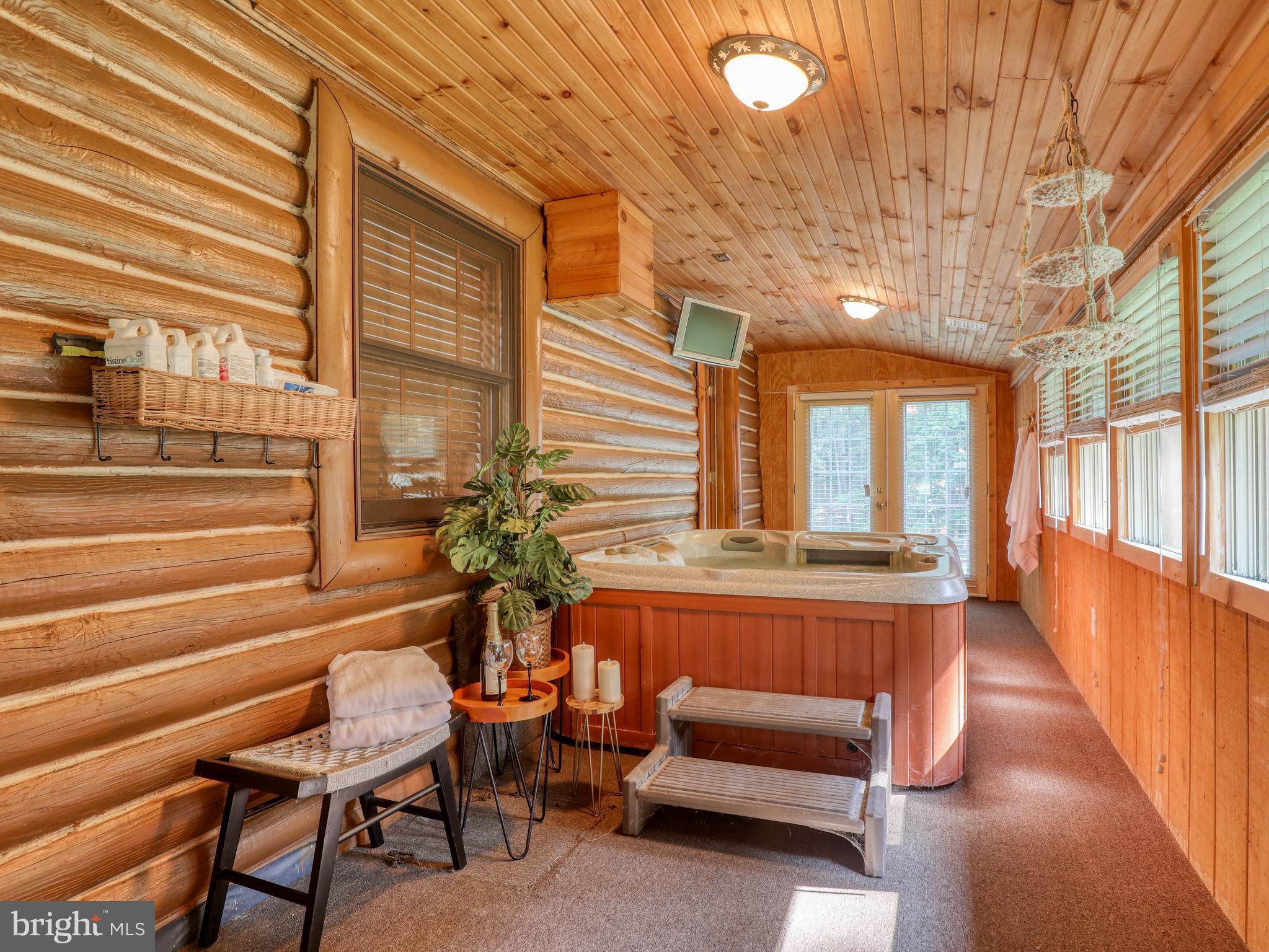 OWL HOLLOW CABINS - Residential