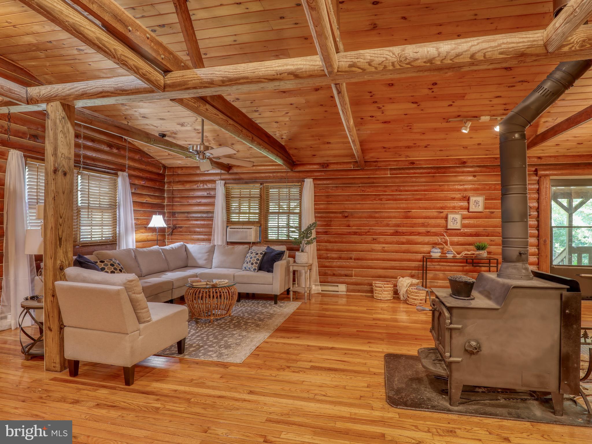 OWL HOLLOW CABINS - Residential