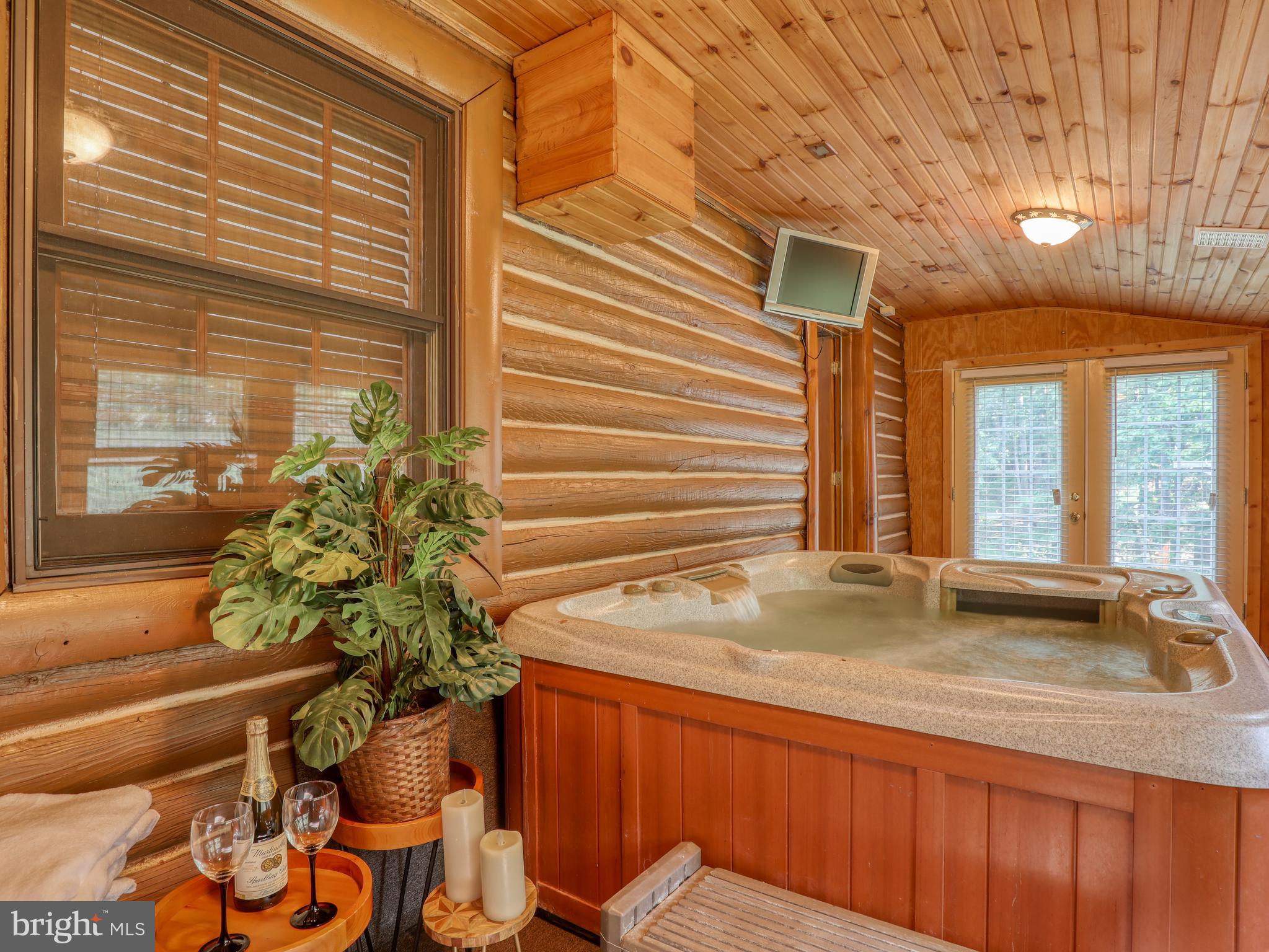 OWL HOLLOW CABINS - Residential