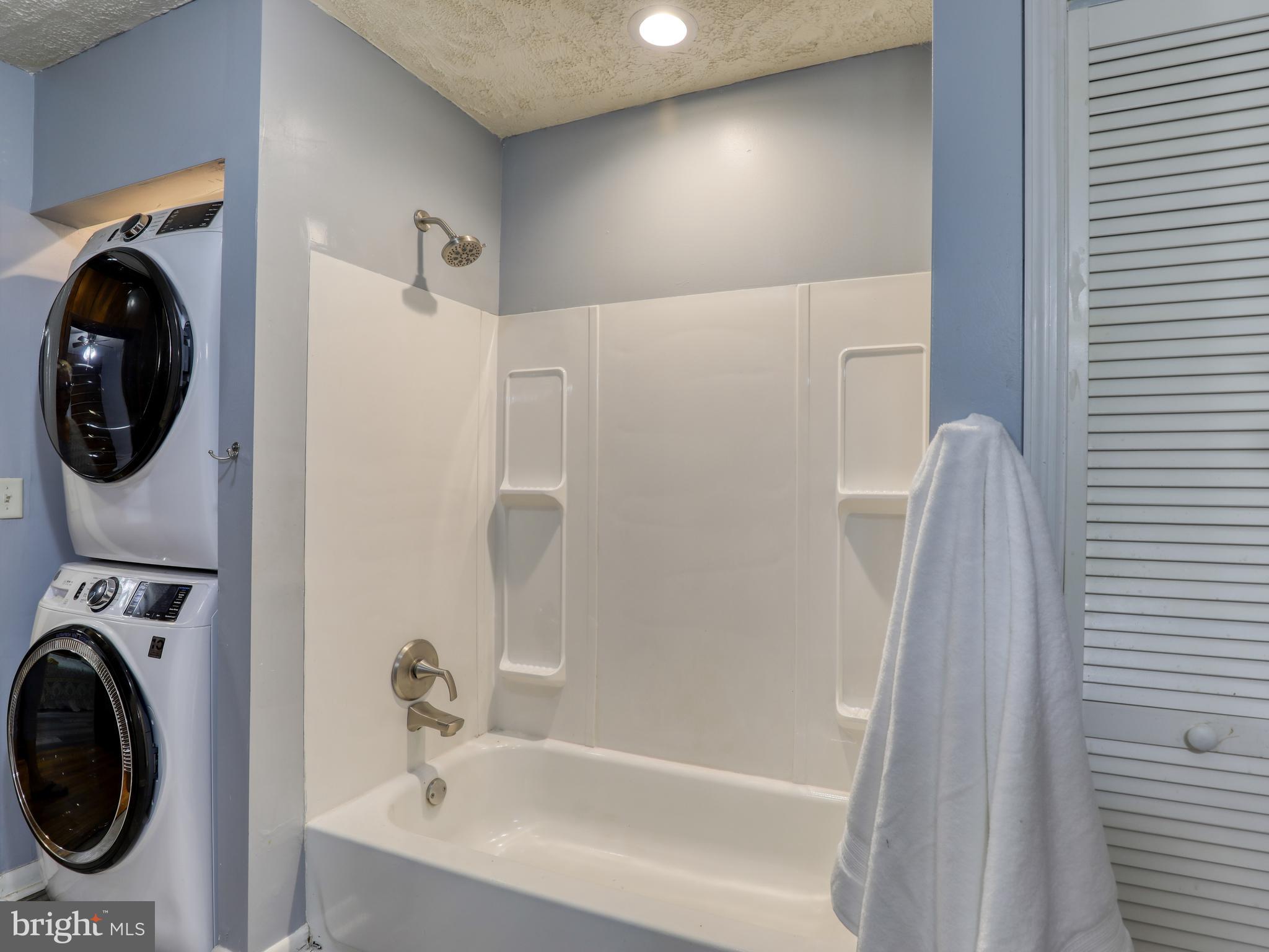 OWL HOLLOW CABINS - Residential