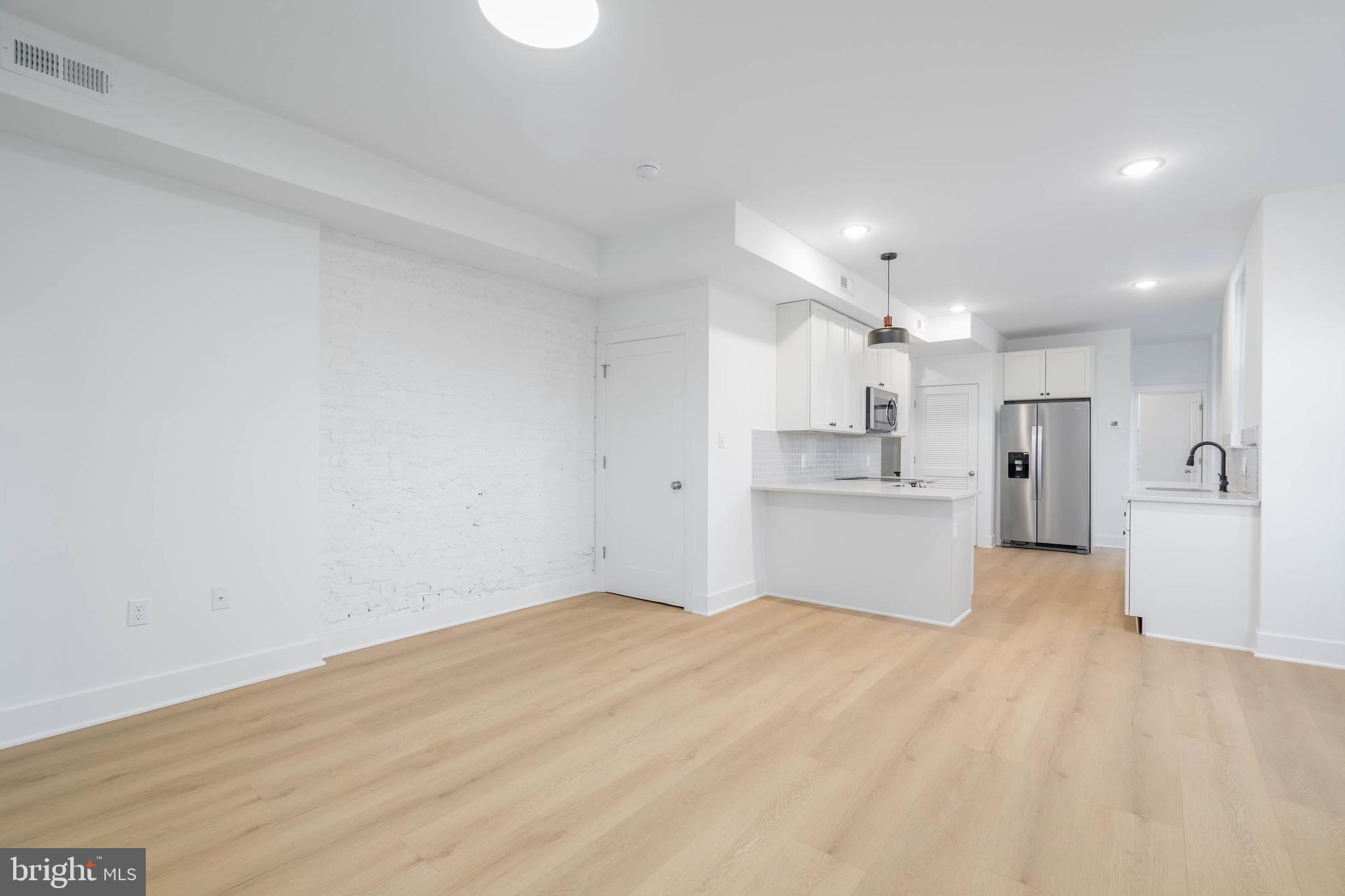 PASSYUNK SQUARE - Residential Income