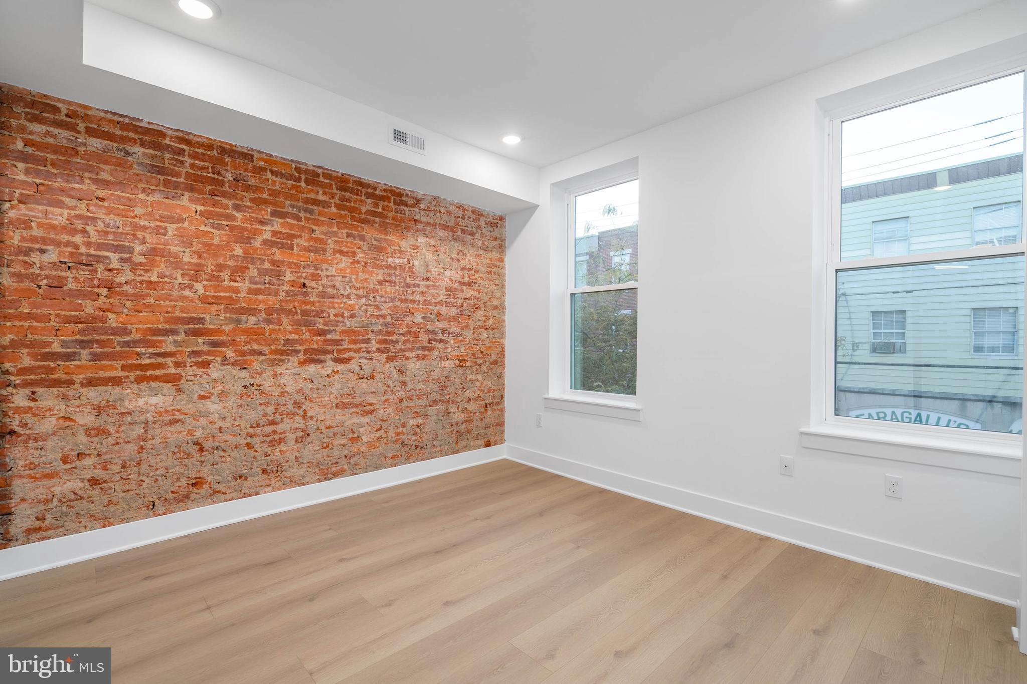 PASSYUNK SQUARE - Residential Income