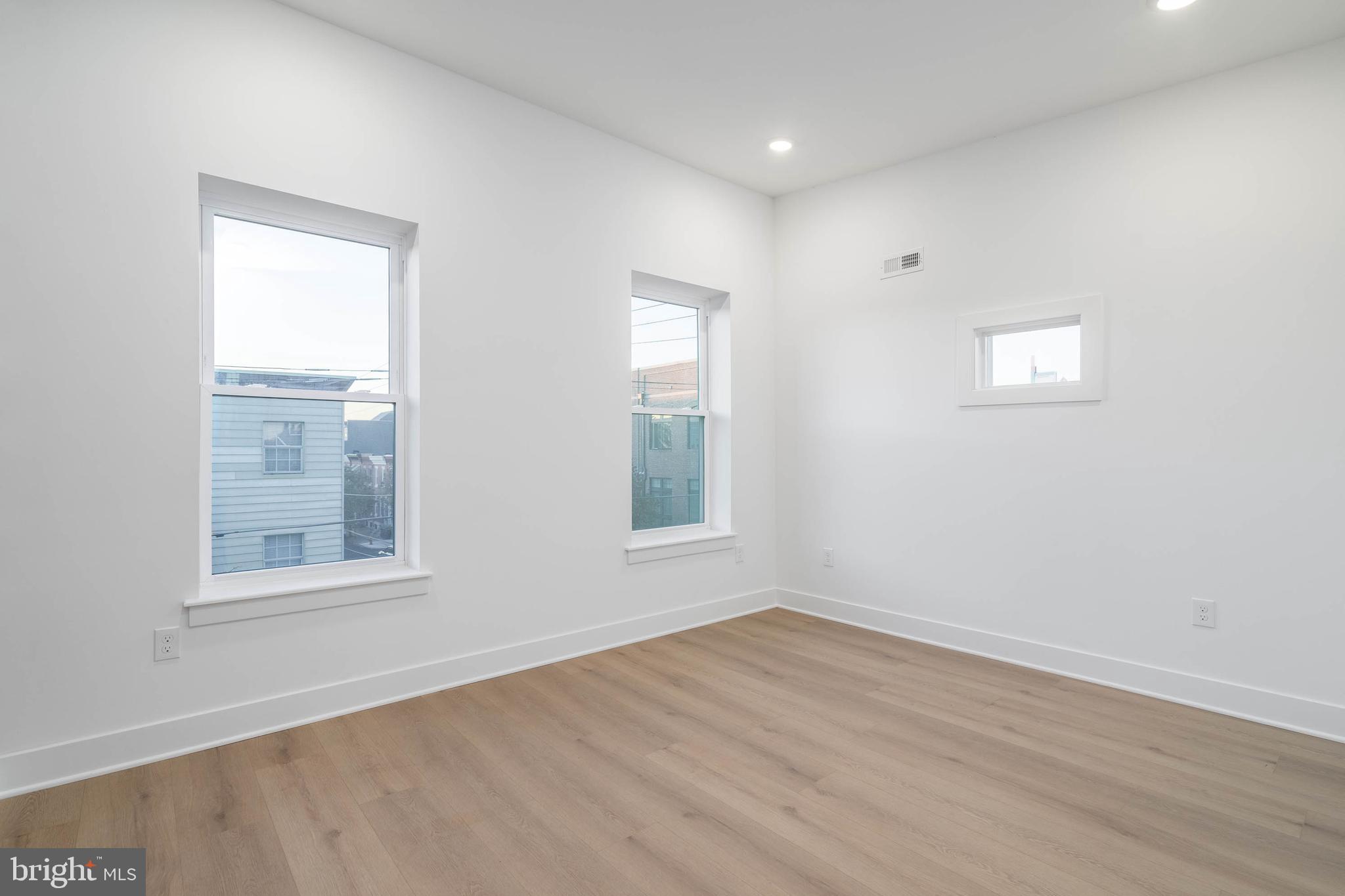 PASSYUNK SQUARE - Residential Income