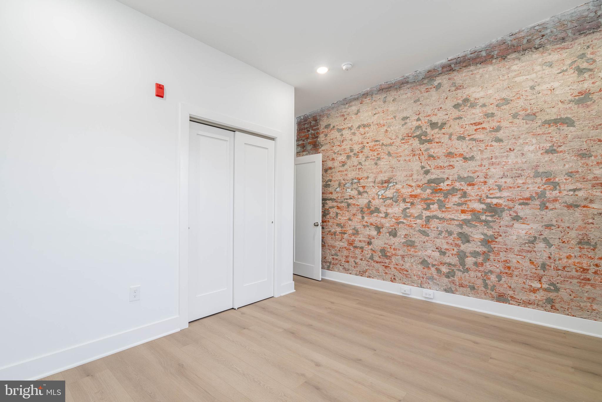 PASSYUNK SQUARE - Residential Income