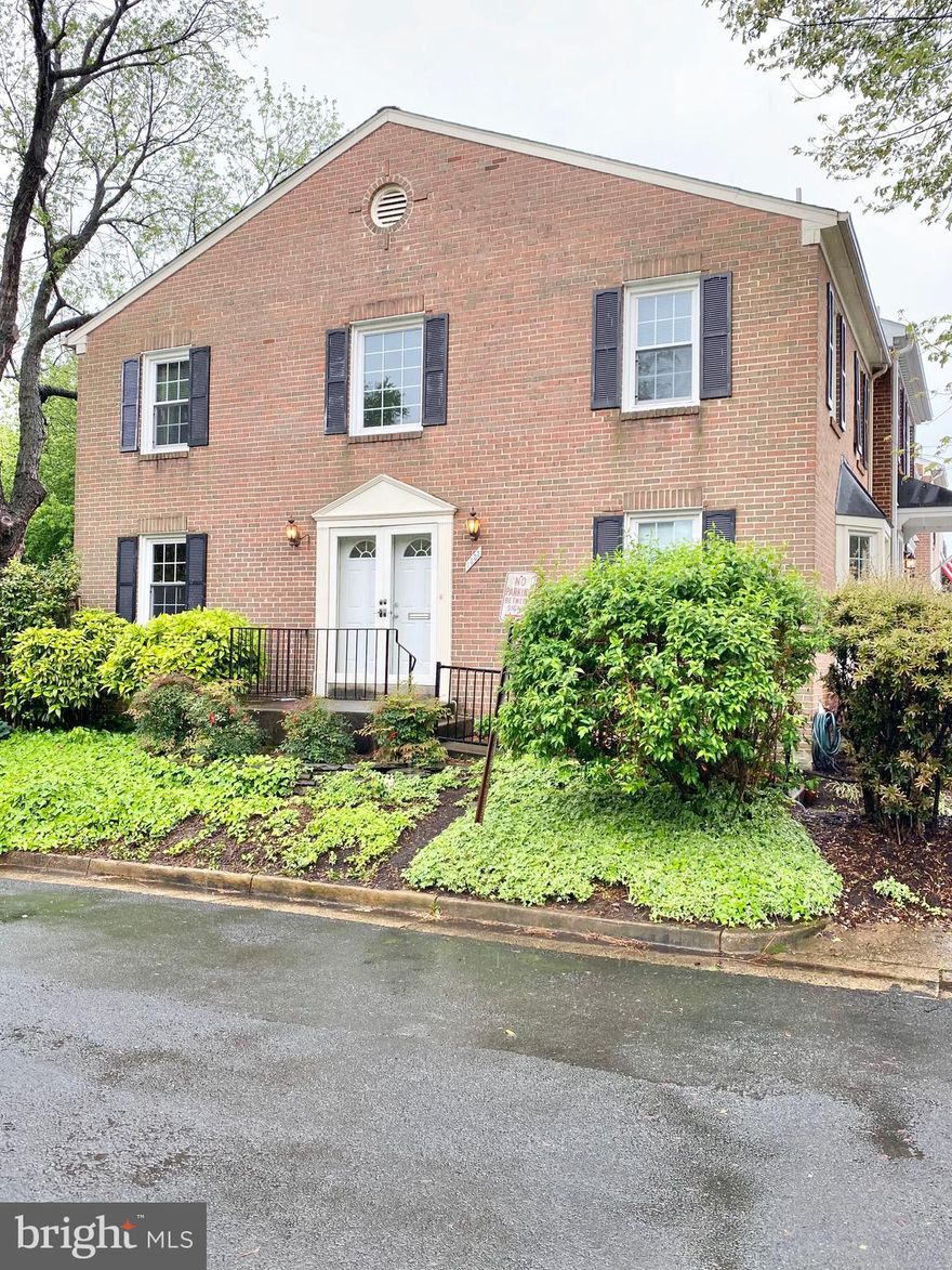 Welcome to 1333 Chetworth Court Alexandria, VA! Large End Unit Townhome close to GW Parkway, Old Towne Alexandria, Potomac Yards and National Airport has 3 Bedrooms/3.5 Bathrooms and 3 Levels. Enter the home into the light filled 2 story foyer. Owners remodeled the kitchen two years ago to include beautiful wood cabinets, stainless steel appliances and granite counter tops.  Sun filled living room has wood burning fireplace, beautiful hardwood floors and access to rear patio area. Formal dining room off kitchen has hardwood floors. WATER AND SEWER IS INCLUDED IN RENT. Unit has one assigned parking space as well as guest spaces which are on a first come/first serve basis. PETS ARE CASE BY CASE BASIS AND OWNER WILL ACCEPT DOGS ONLY.