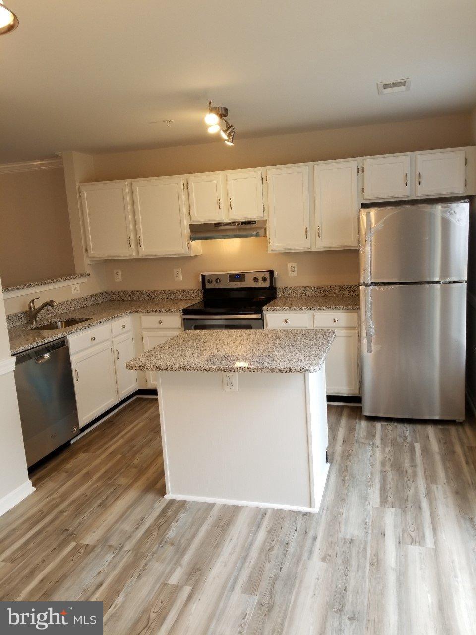 CEDAR GROVE AT CROFTON - Residential