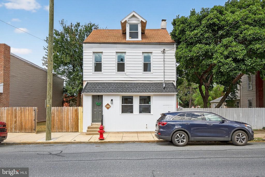 Photo of 623 E Chestnut Street, LANCASTER, PA 17602 (MLS # PALA2076974)