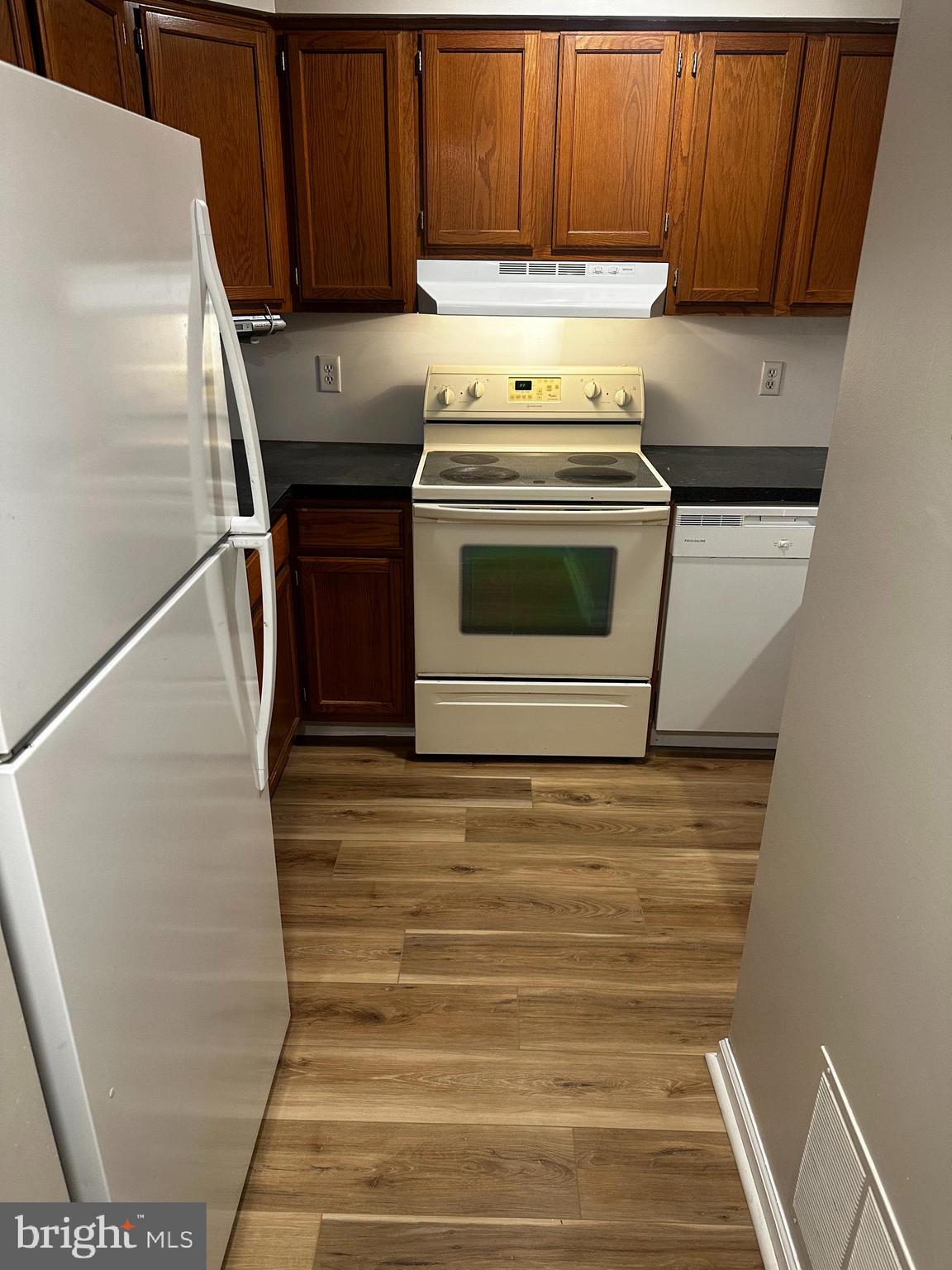 CEDAR PLACE COMMONS - Residential Lease