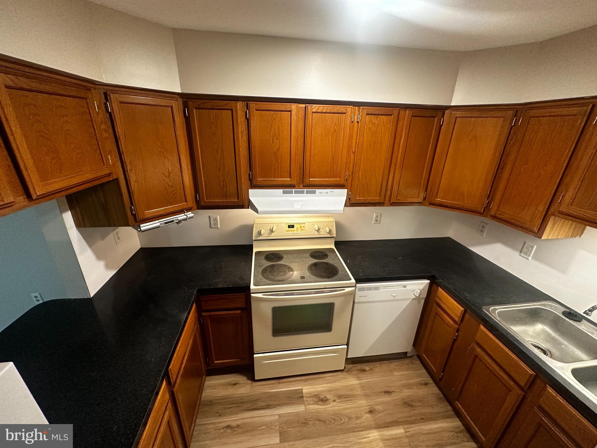 CEDAR PLACE COMMONS - Residential Lease