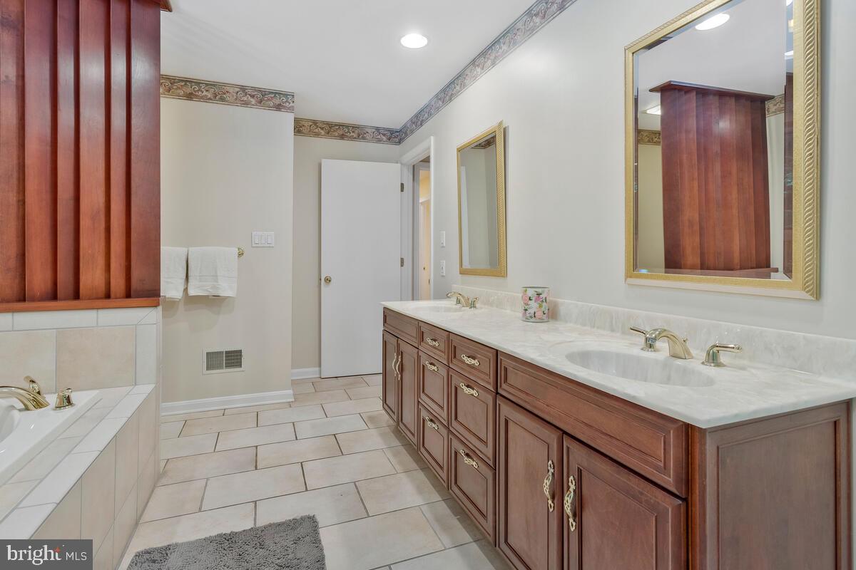 THE MEADOWS - Residential