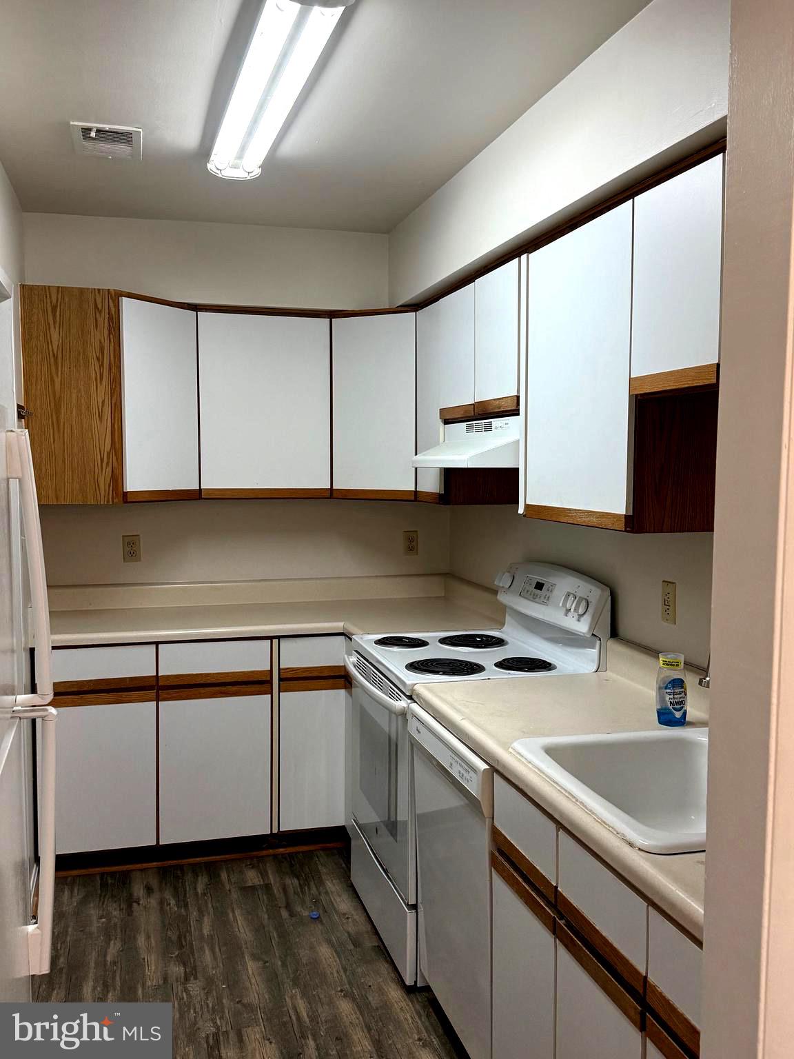 TERRACE TOWNE HOMES OF GUNSTON - Residential Lease