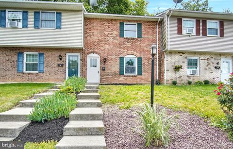 Townhouse For Sale - 80 Queen Avenue<br/> ENOLA, PA 17025
