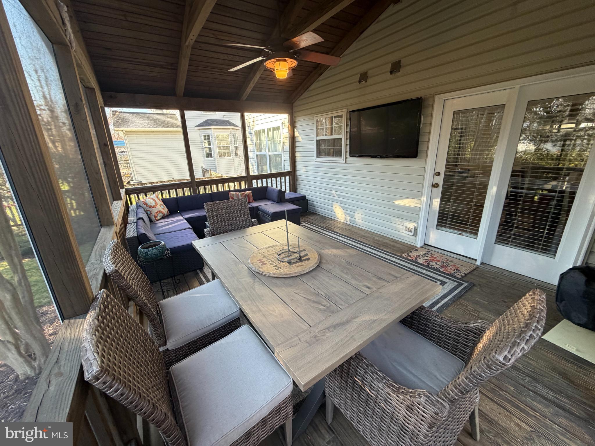 SAUNDERS POINT - Residential