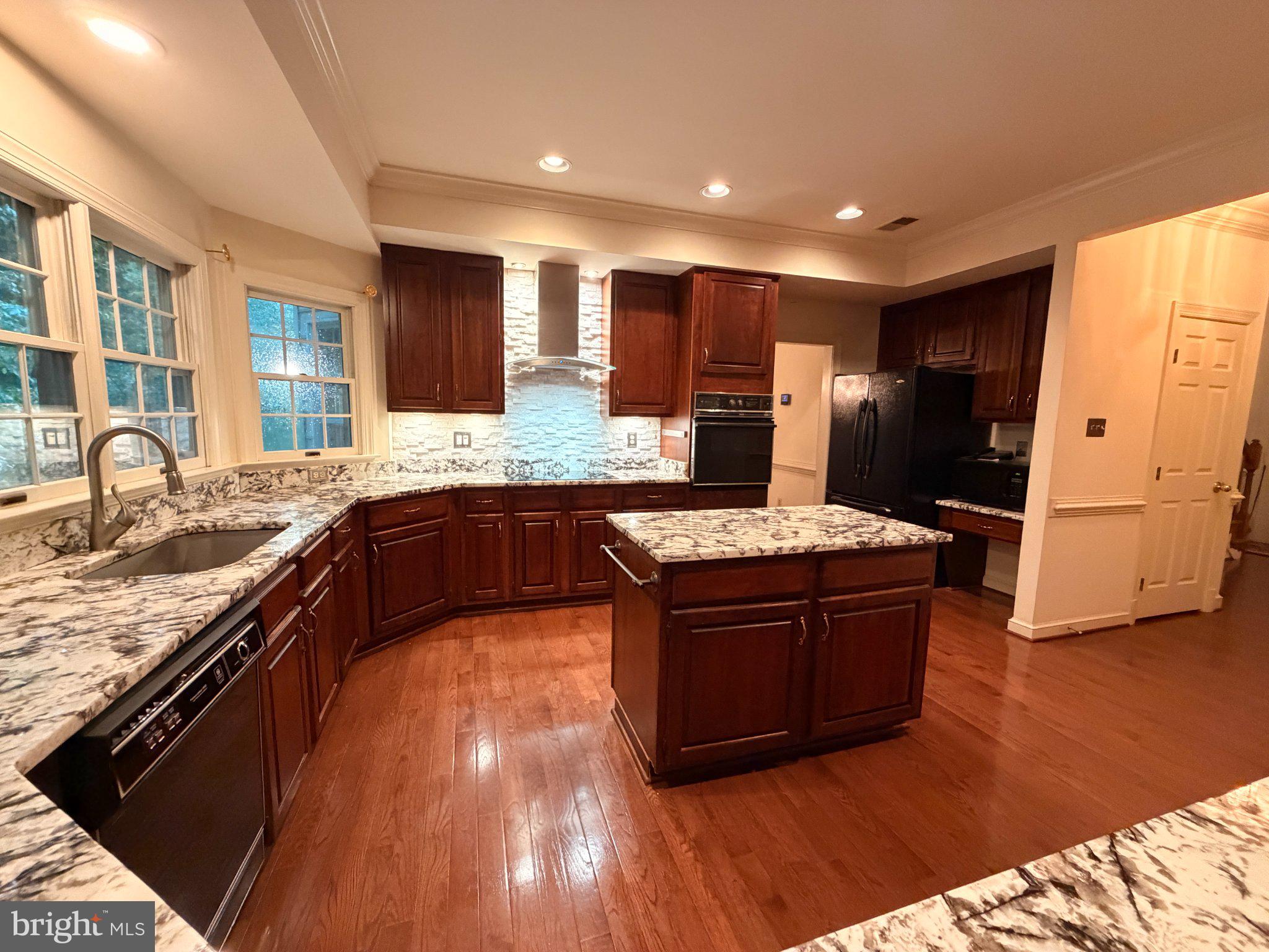 9708 POLISHED STONE
