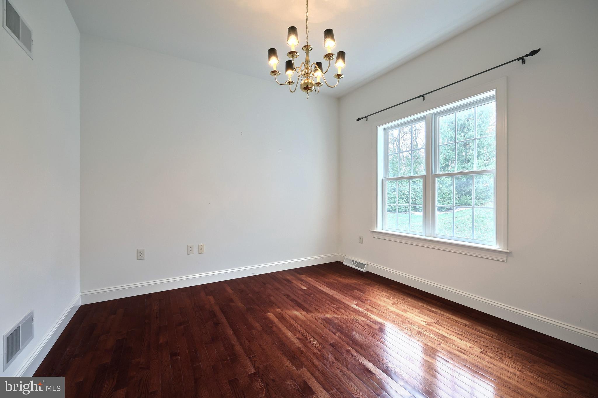 SOUTH LONDONDERRY - Residential