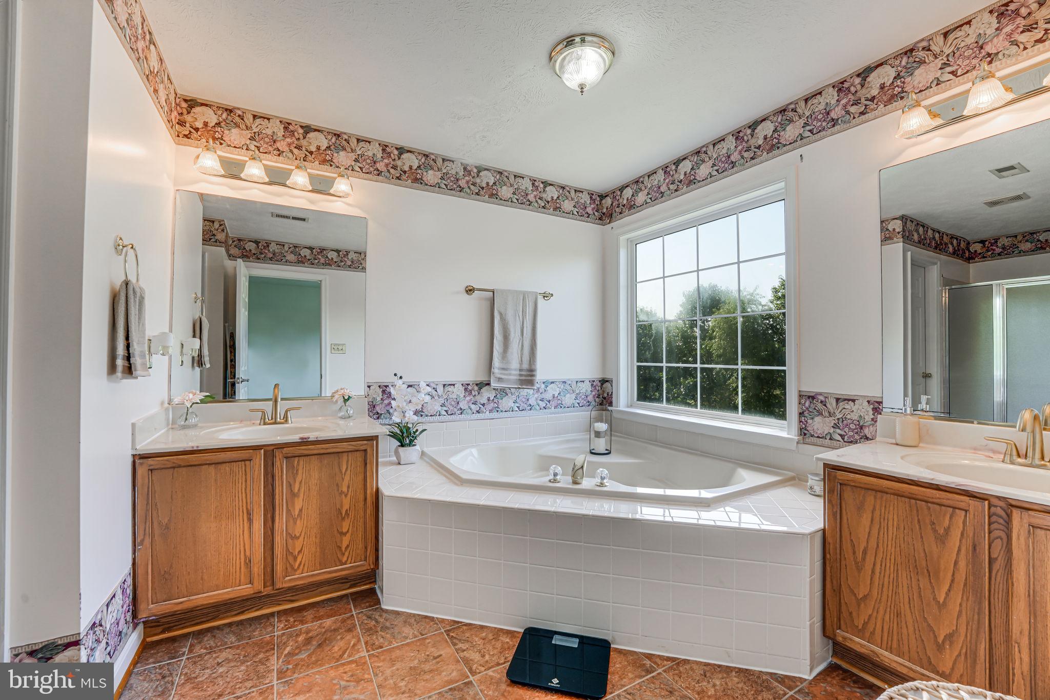 ROYAL OAKS - Residential