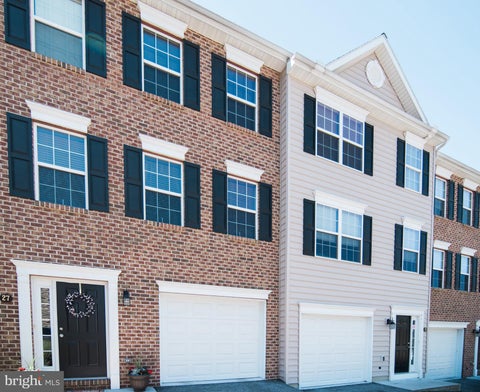 Townhouse For Rent - 22 Mustang Dr Dr<br/> York County, HANOVER, PA 17331