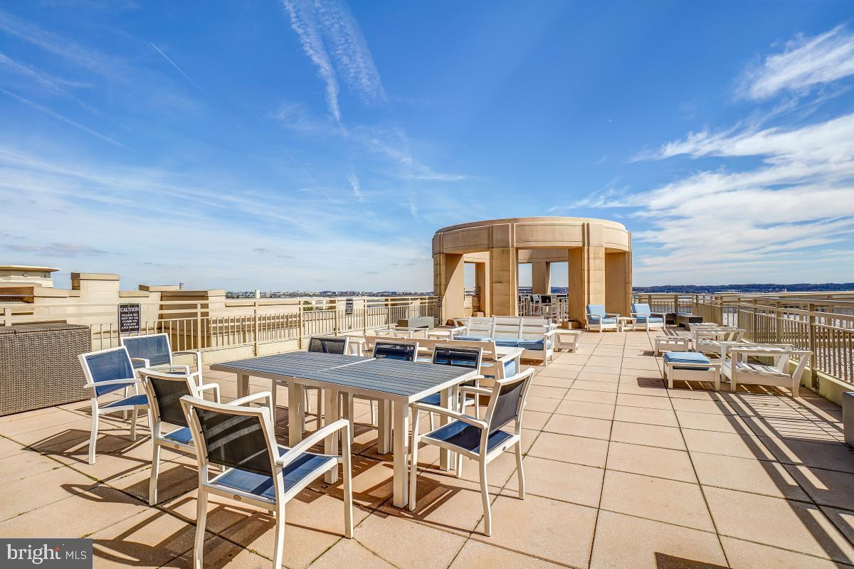 ECLIPSE ON CENTER PARK - Residential Lease