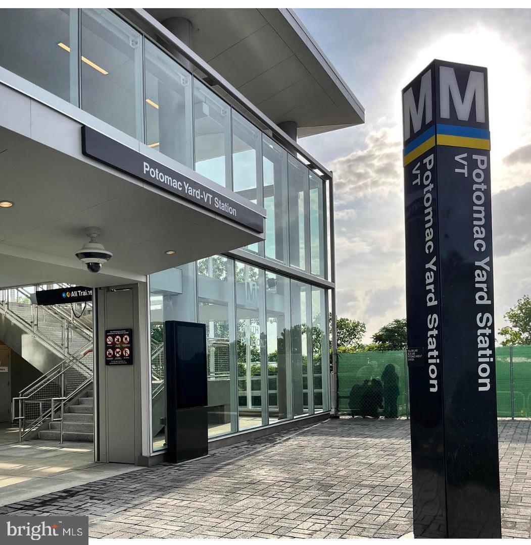 ECLIPSE ON CENTER PARK - Residential Lease