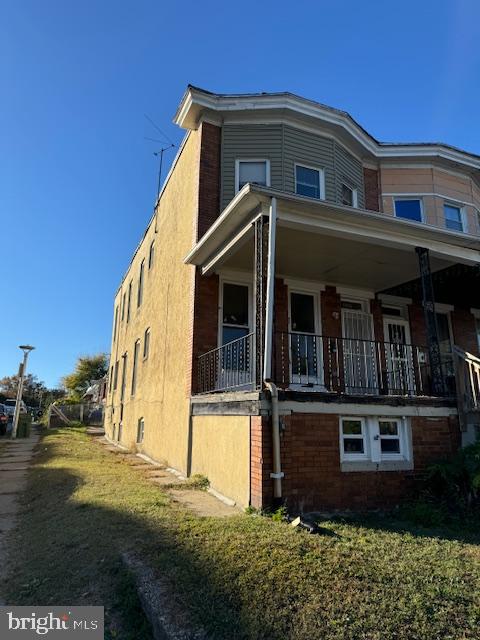 Bright duplex townhouse with 3 bedrooms upstairs and 2 full baths, fully rehabbed with wood floor. big kitchen with eating space. half finished basement with full daylight could be the fourth bedroom or recreation room. washer and dryer in unit. central air. covered front porch and fenced back yard with patio. income requirement $5100 monthly. Credit and rental history check be conducted. LA related to the owner.