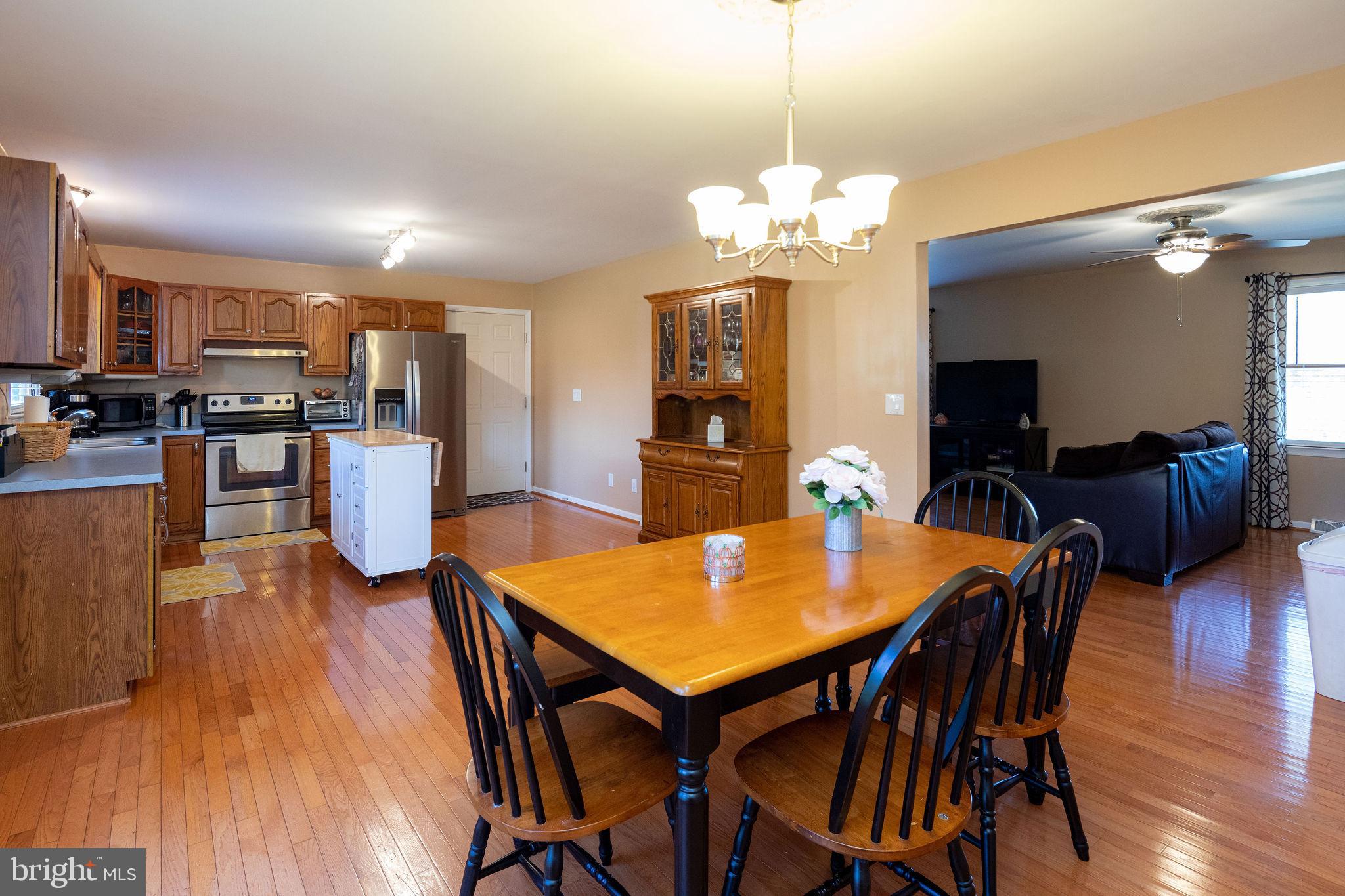 TWIN PONDS - Residential