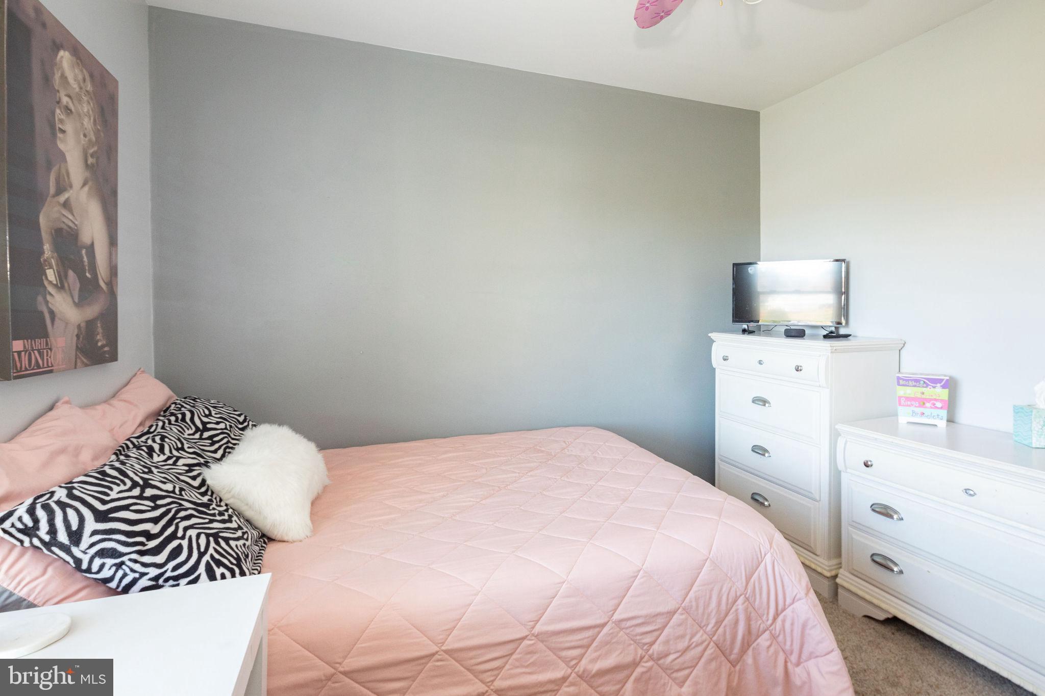 TWIN PONDS - Residential