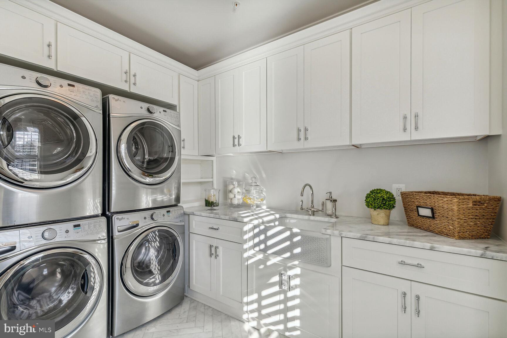 ENGLISH VILLAGE - Residential