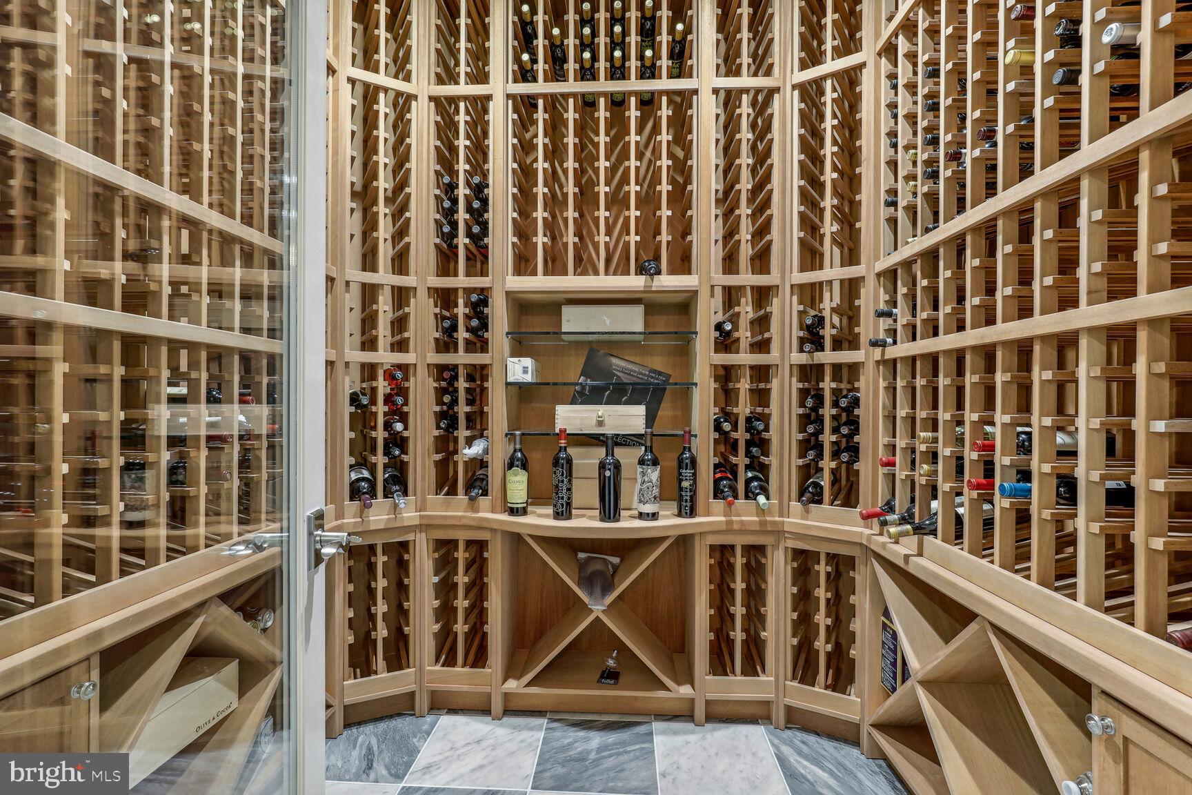 ENGLISH VILLAGE - Residential