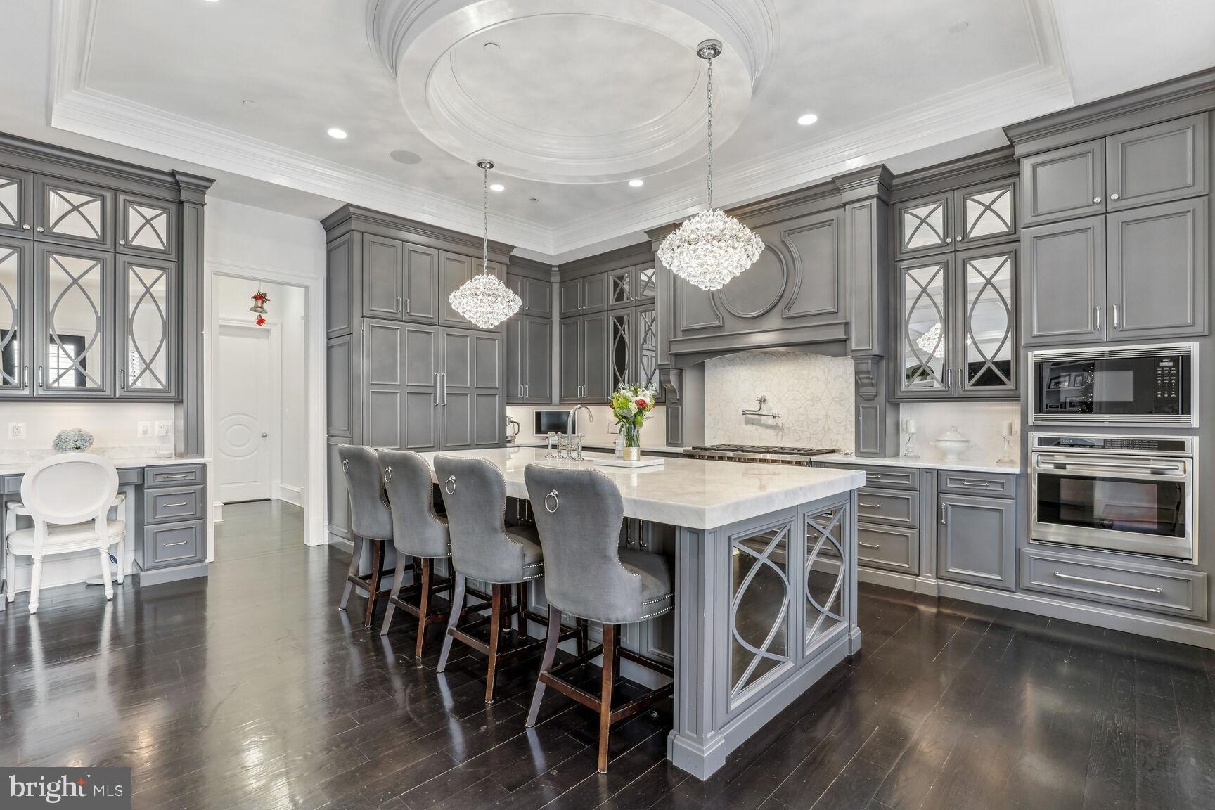 ENGLISH VILLAGE - Residential