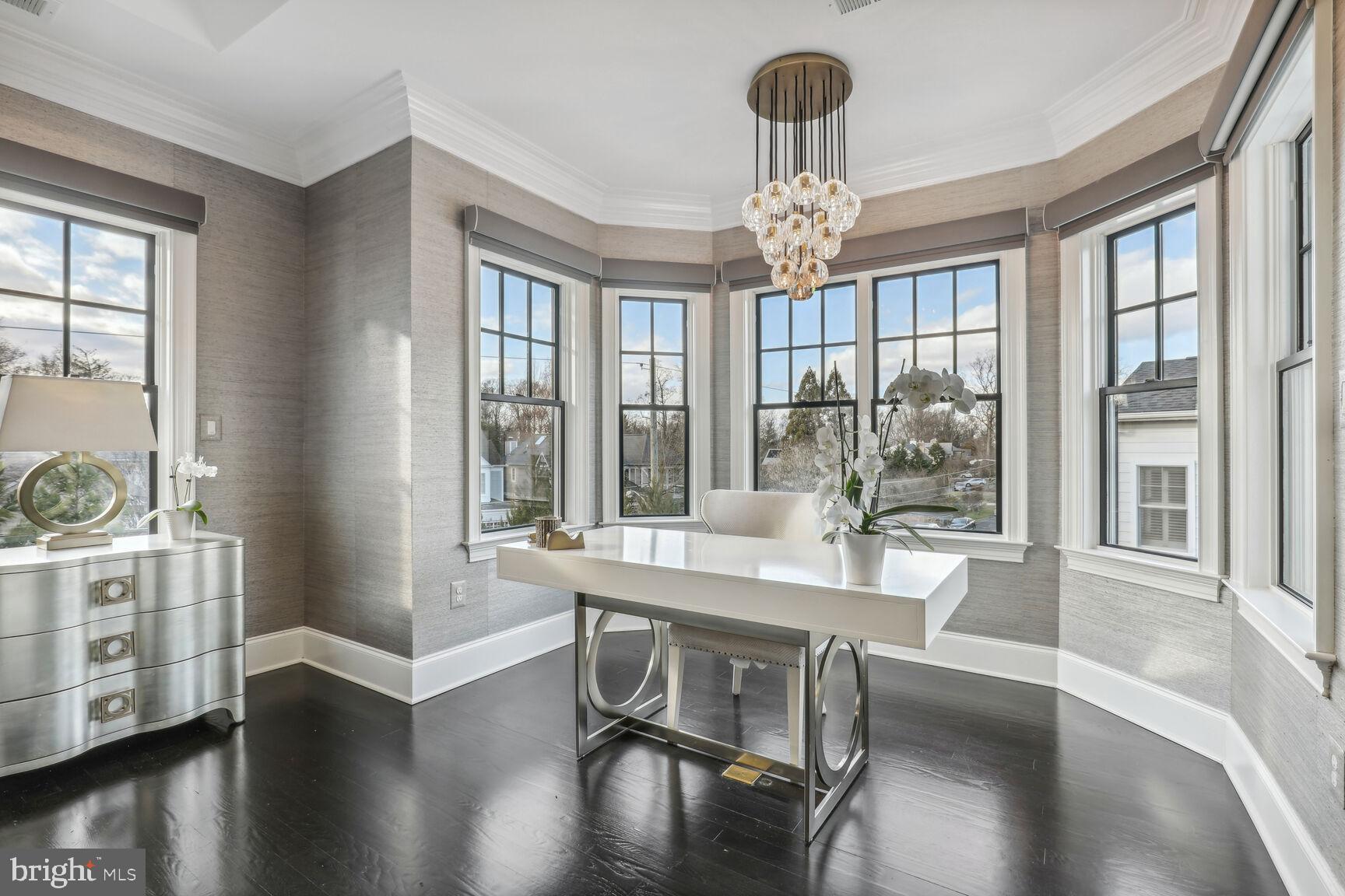 ENGLISH VILLAGE - Residential