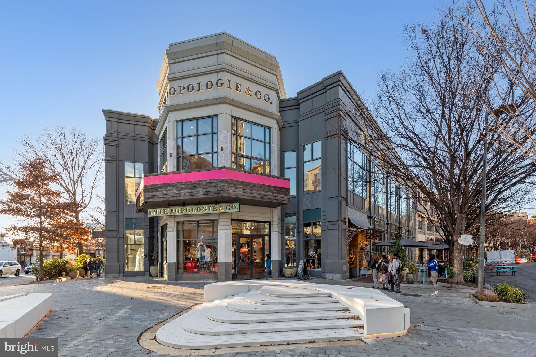 ENGLISH VILLAGE - Residential