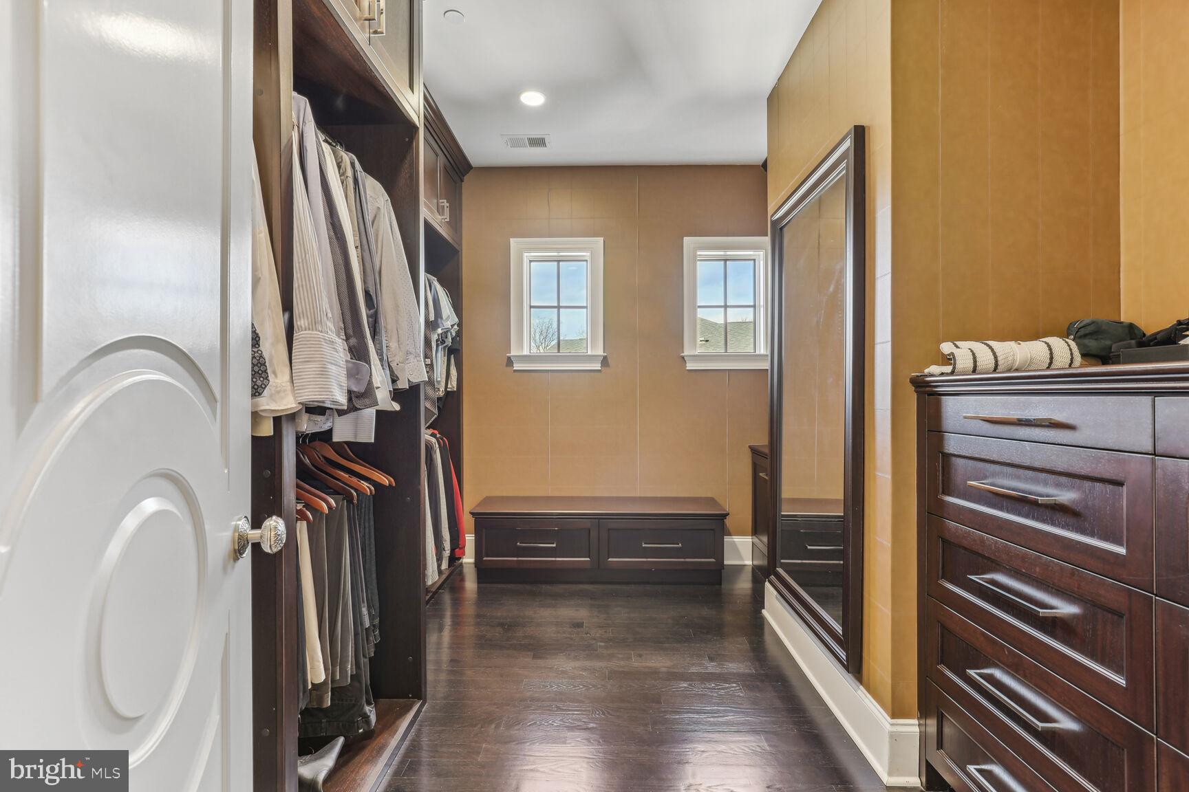 ENGLISH VILLAGE - Residential