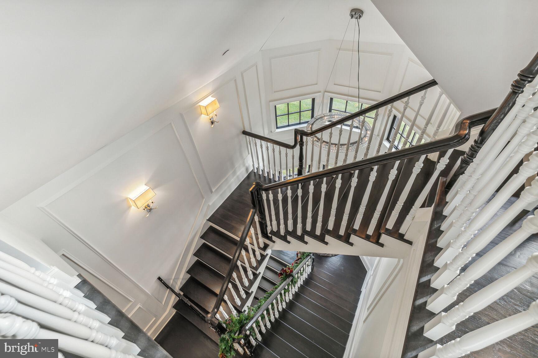 ENGLISH VILLAGE - Residential