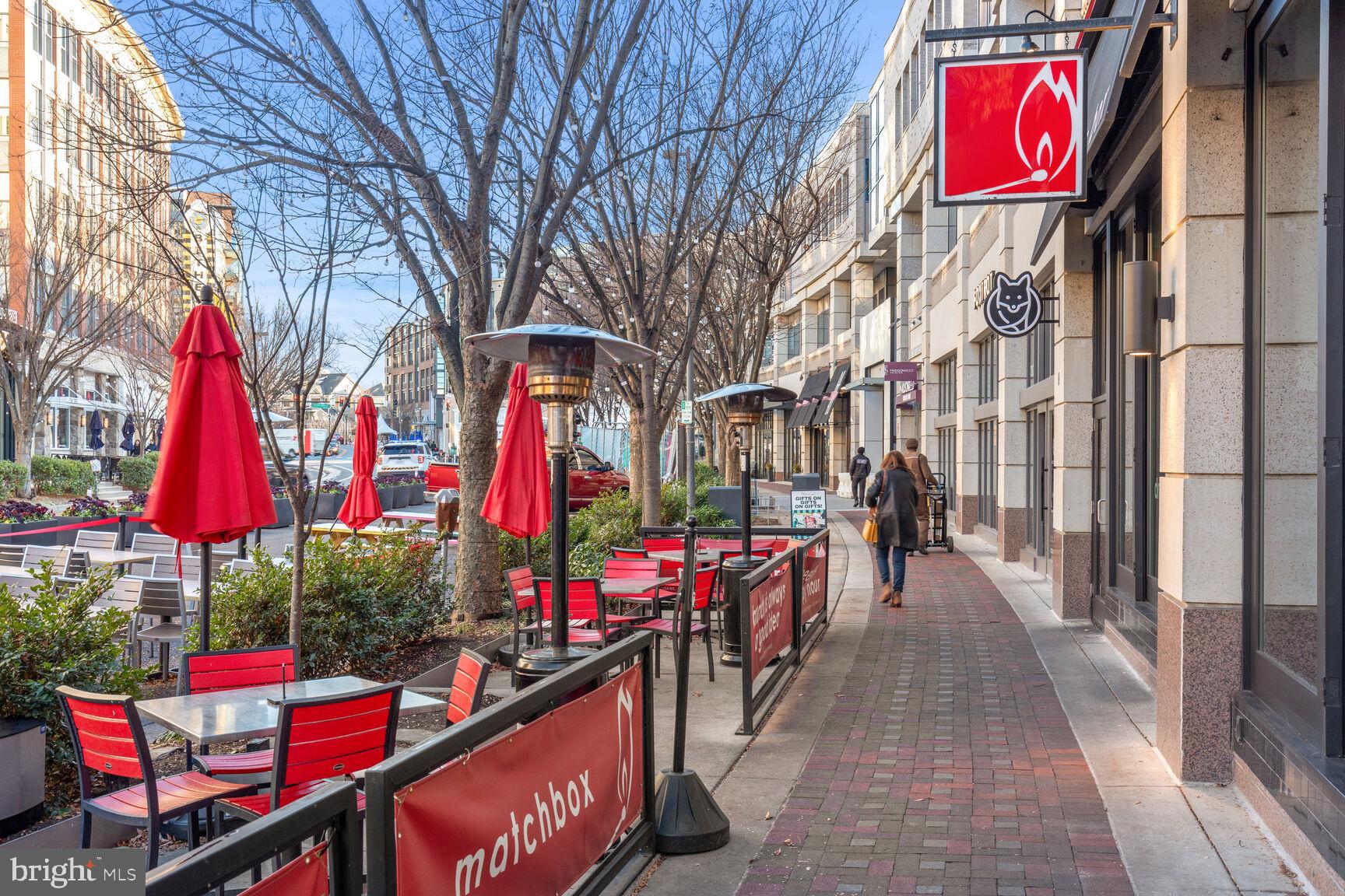 ENGLISH VILLAGE - Residential