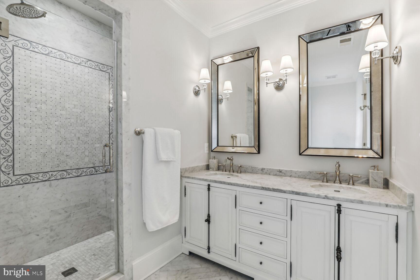 ENGLISH VILLAGE - Residential