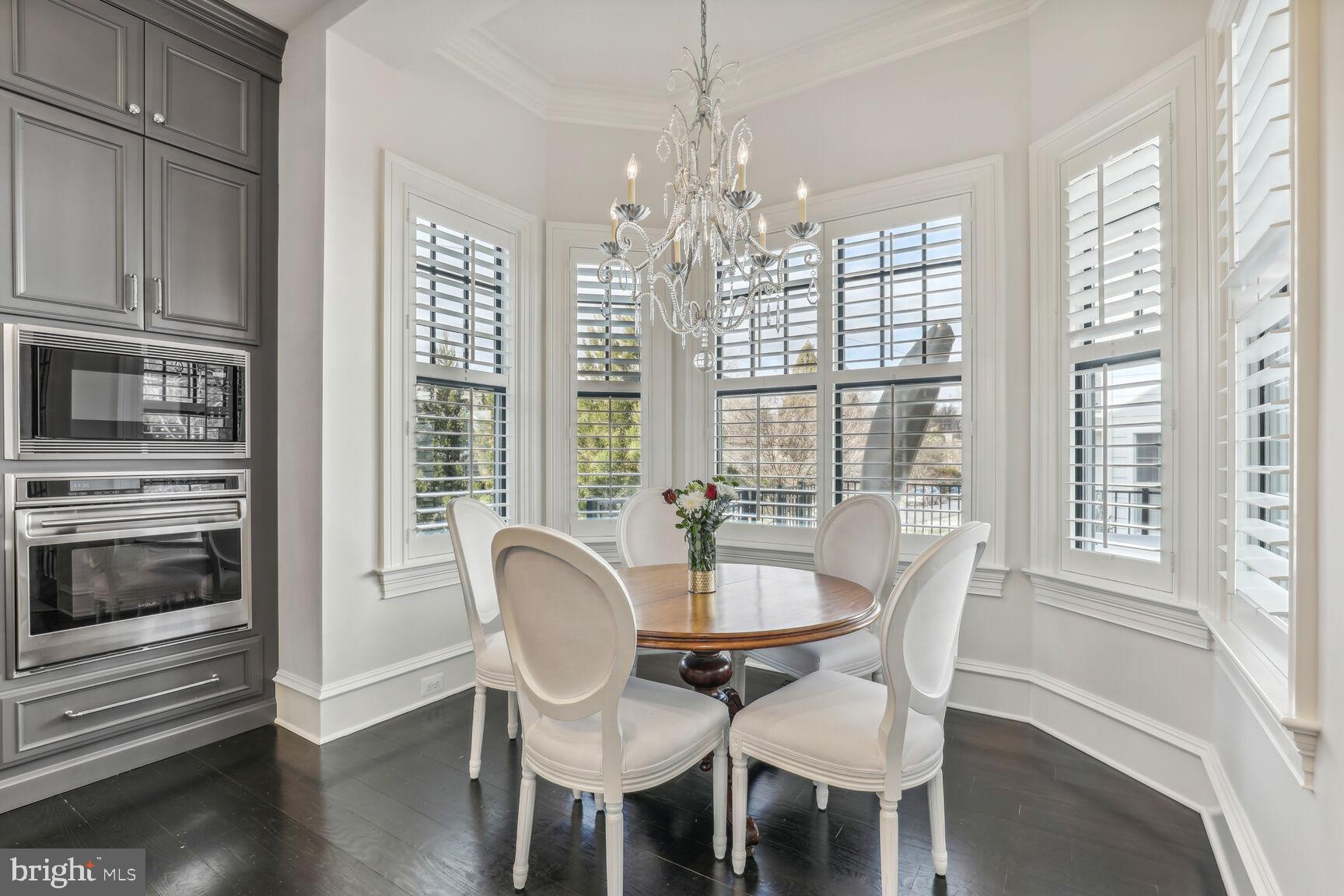 ENGLISH VILLAGE - Residential