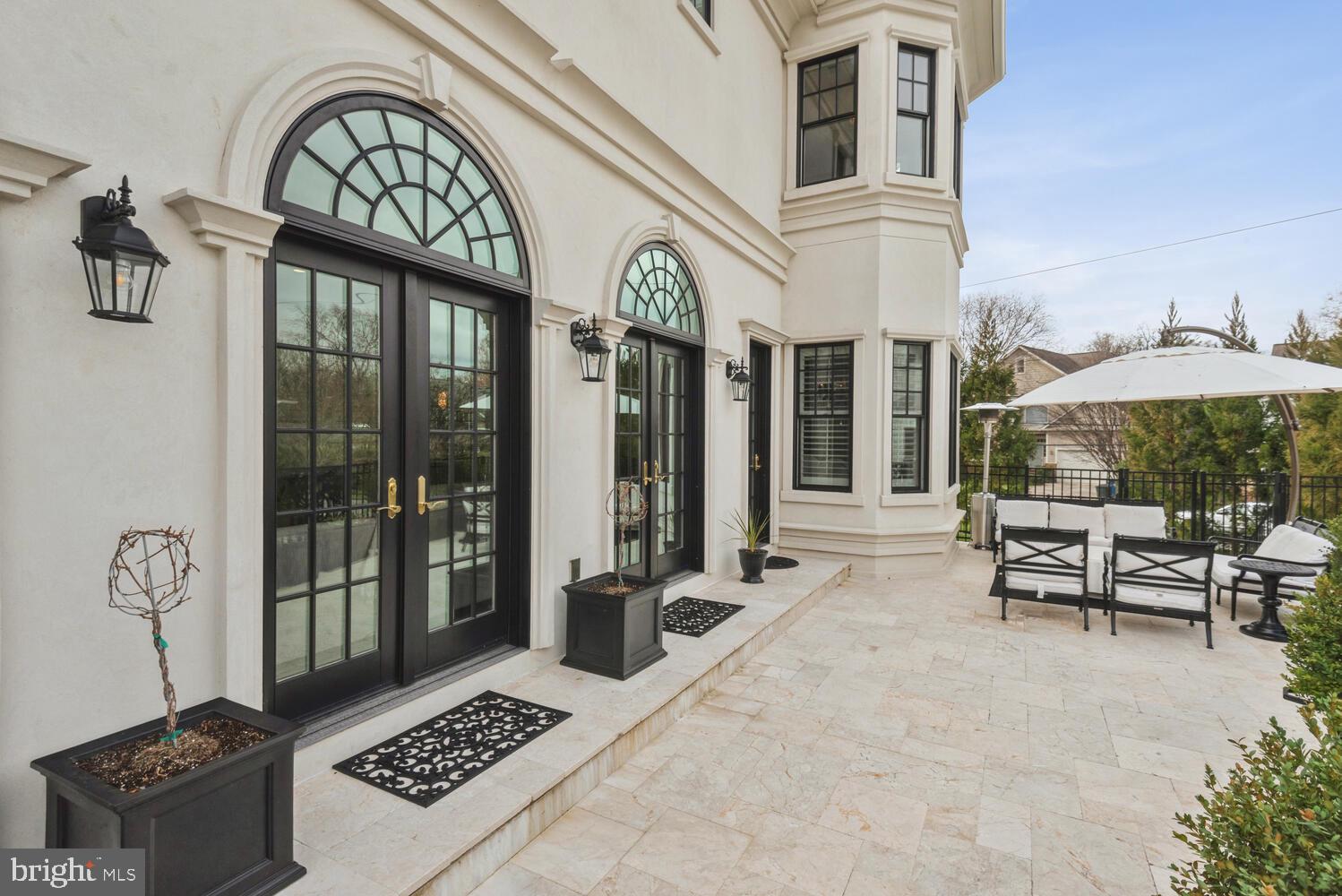 ENGLISH VILLAGE - Residential