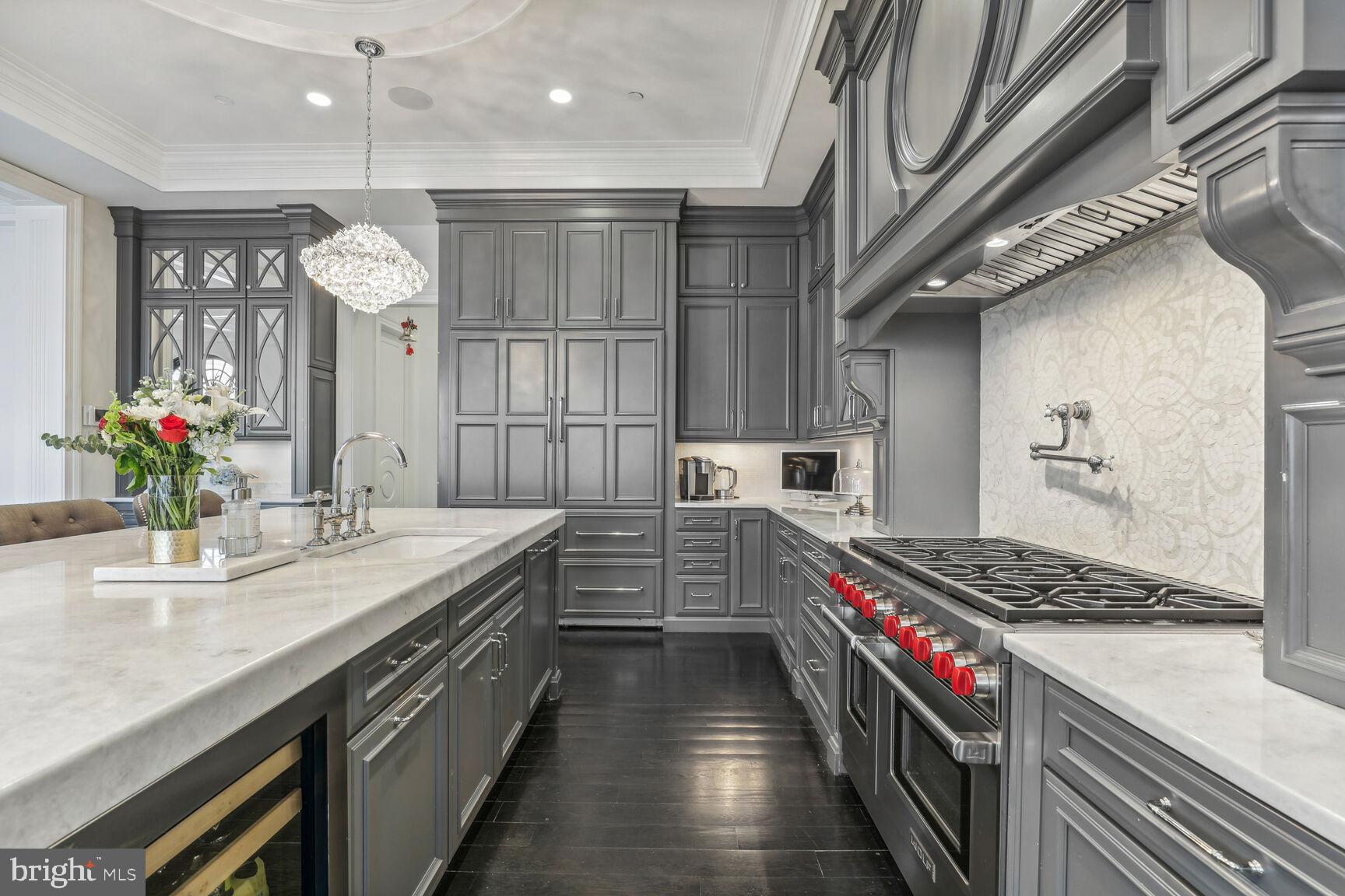 ENGLISH VILLAGE - Residential