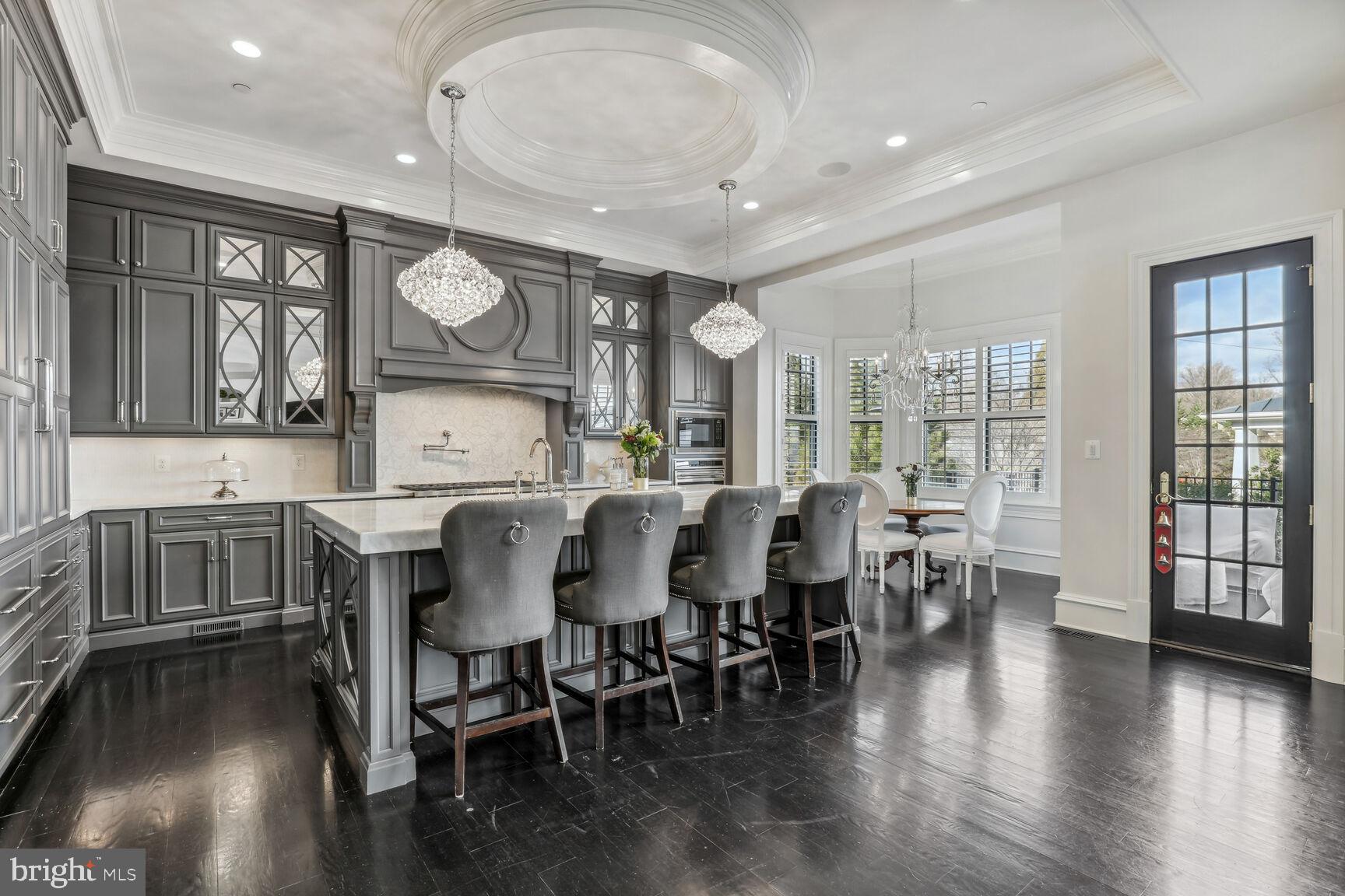 ENGLISH VILLAGE - Residential