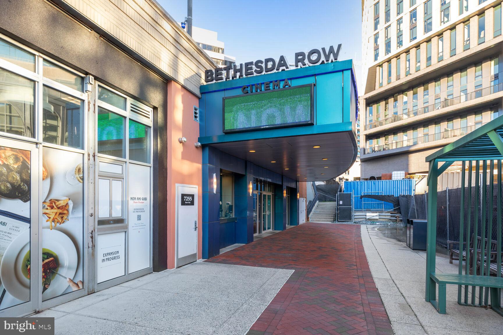 ENGLISH VILLAGE - Residential