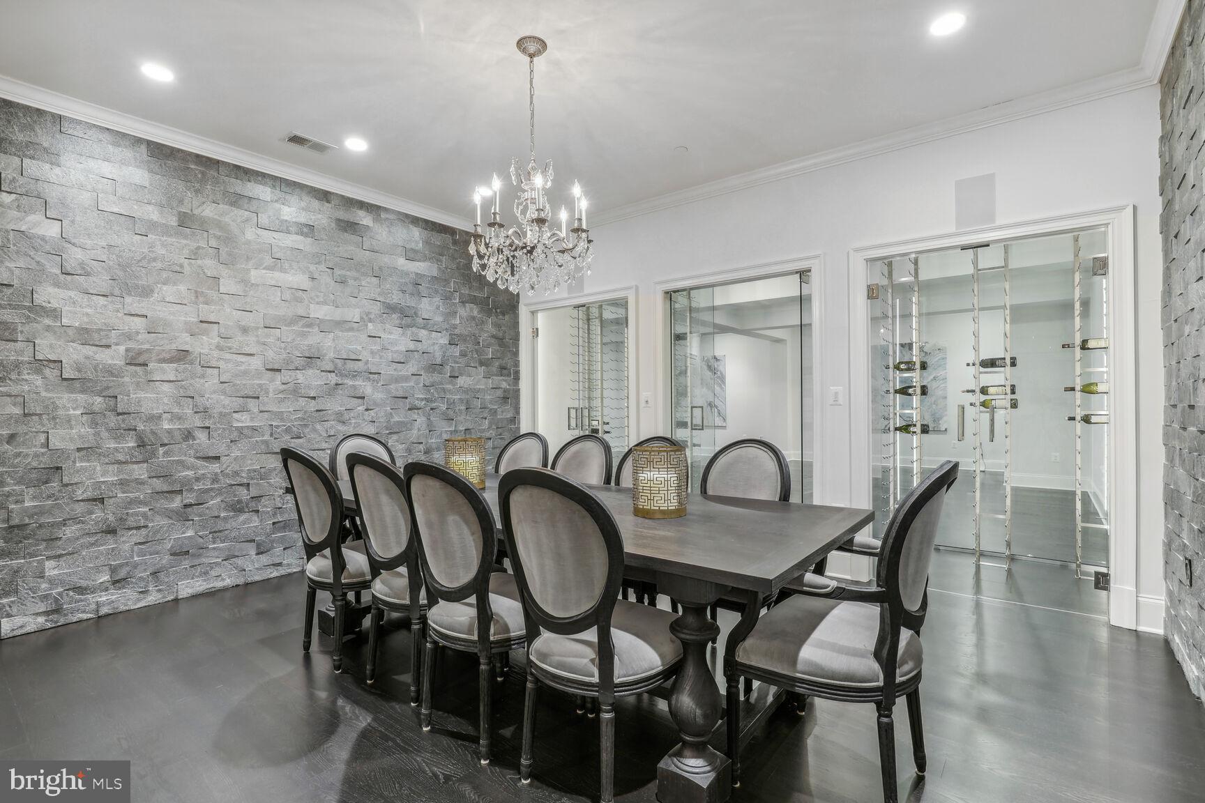 ENGLISH VILLAGE - Residential