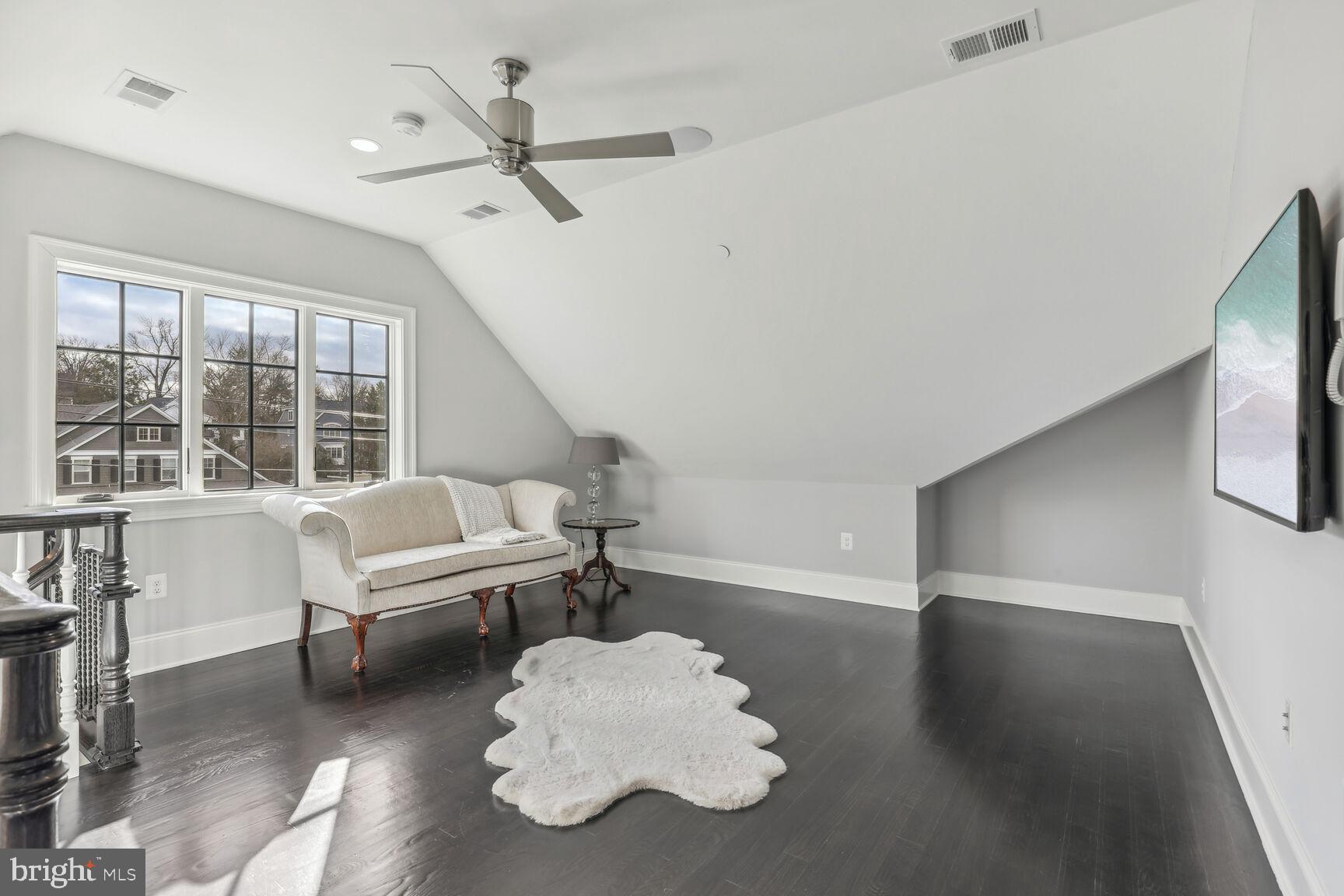 ENGLISH VILLAGE - Residential