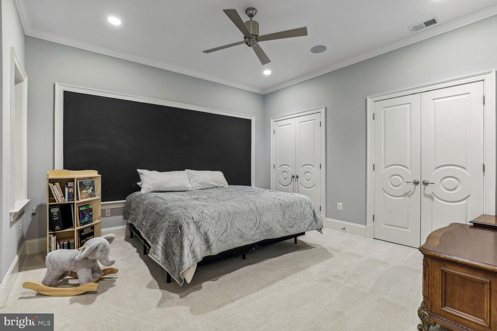 ENGLISH VILLAGE - Residential