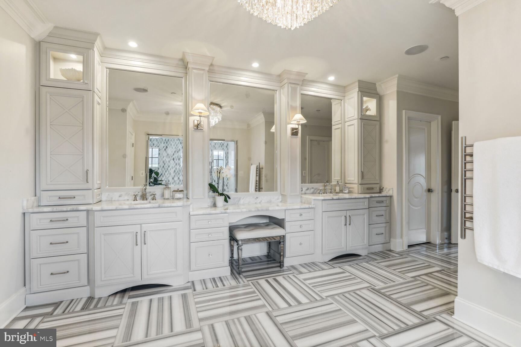 ENGLISH VILLAGE - Residential