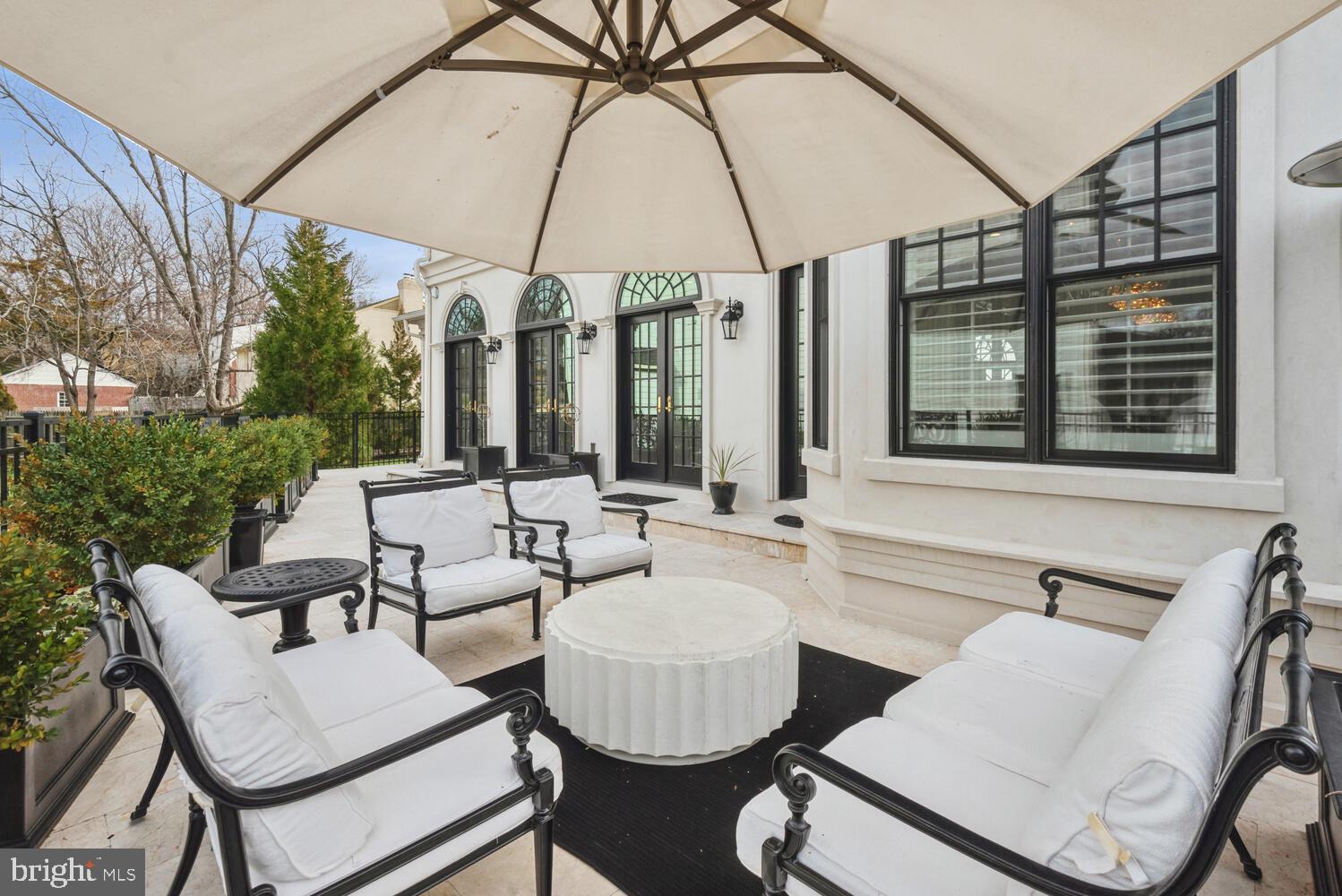 ENGLISH VILLAGE - Residential